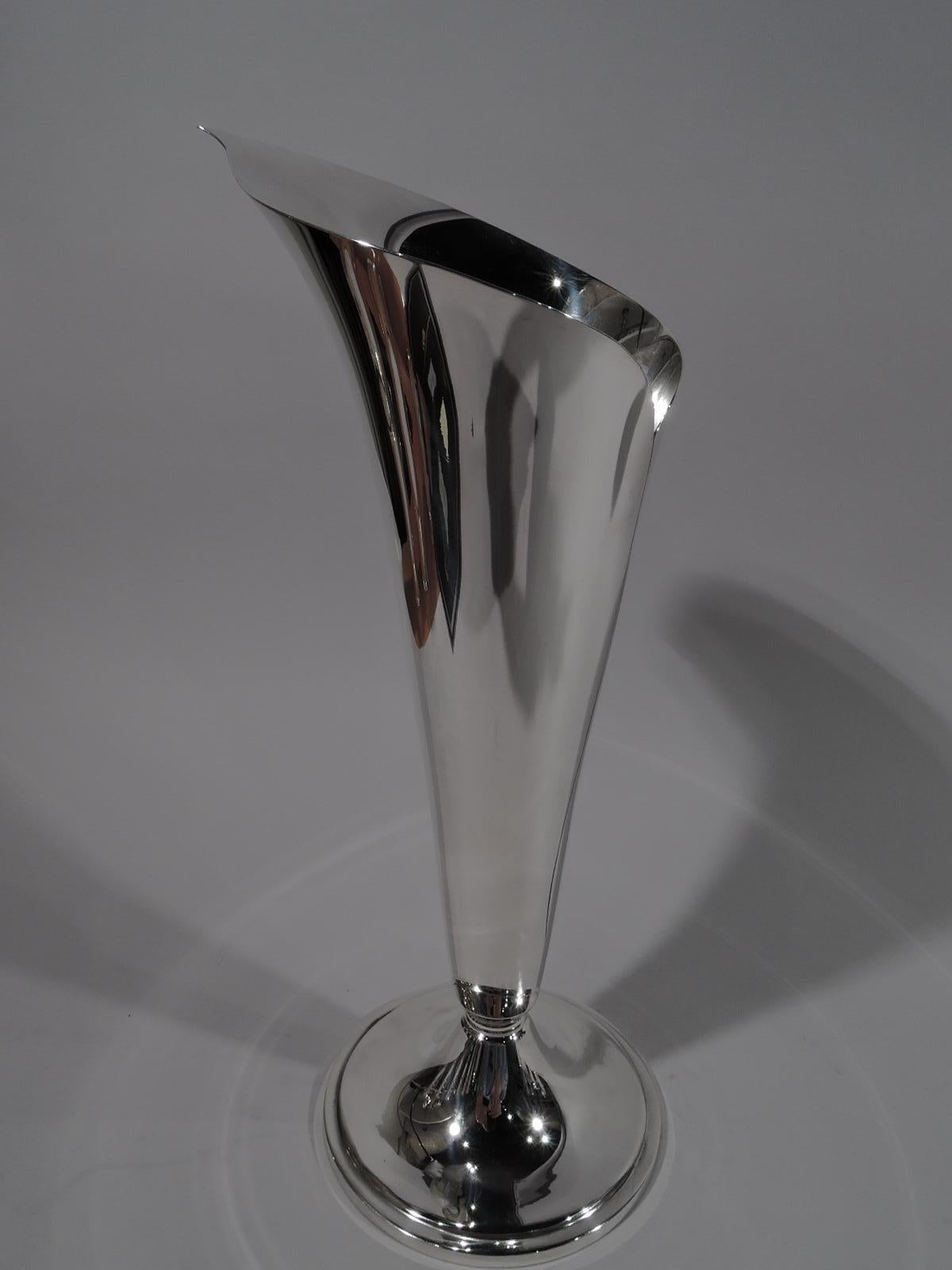Mid-Century Modern sterling silver vase. Made by Tiffany & Co. in New York. In form of abstract wrapped leaf with asymmetrical mouth and irregular seam. Raised round foot. Fully marked including Postwar pattern no. 23425. Weight: 21.5 troy ounces.