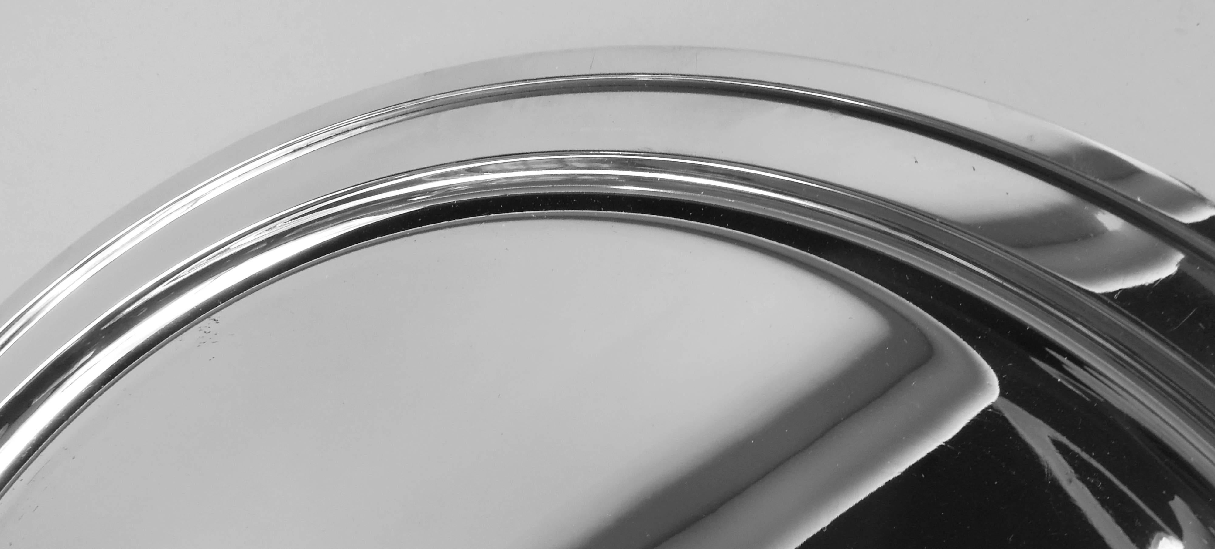 Moderne Tiffany Midcentury Modern A Silver 14-Inch Round Tray (plateau rond en argent) en vente