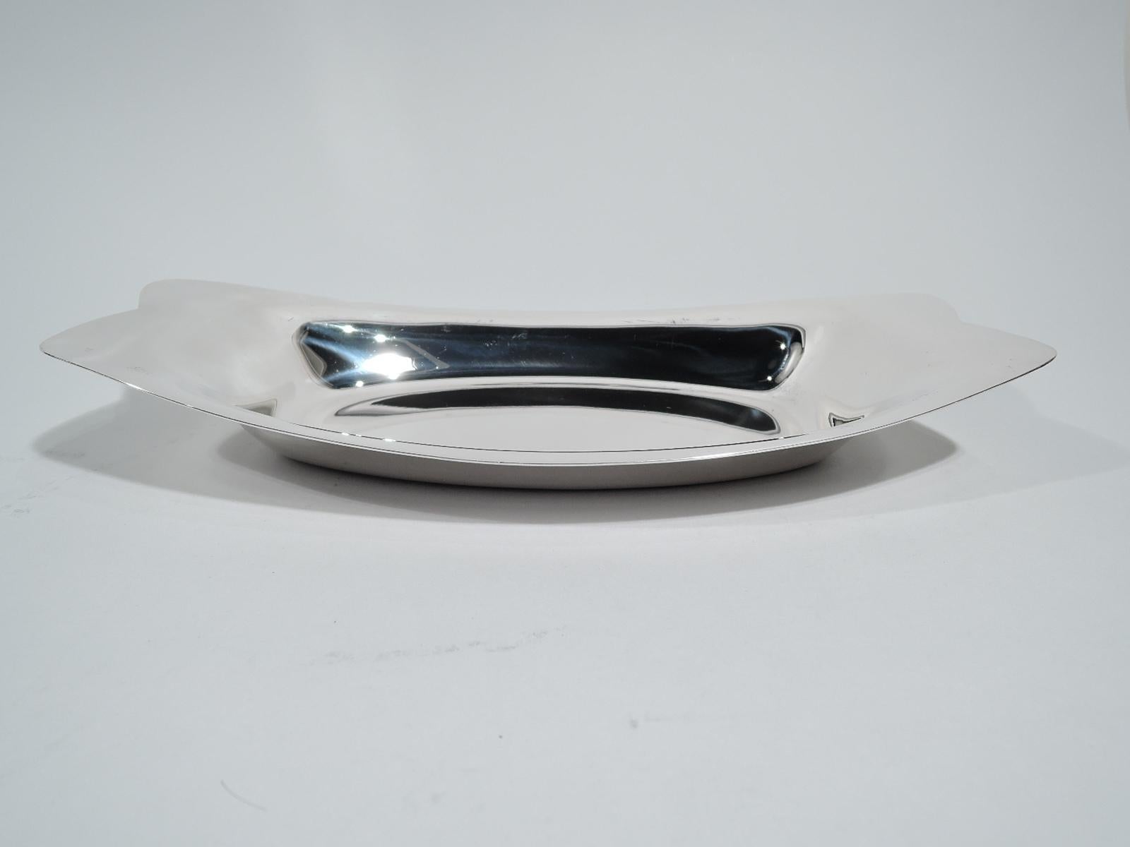 Mid-Century Modern sterling silver bread tray. Made by Tiffany & Co. in New York. Well has curved sides and straight ends. Tapering sides and concave V-form ends. Fully marked including postwar pattern no. 23595. Weight: 13 troy ounces.