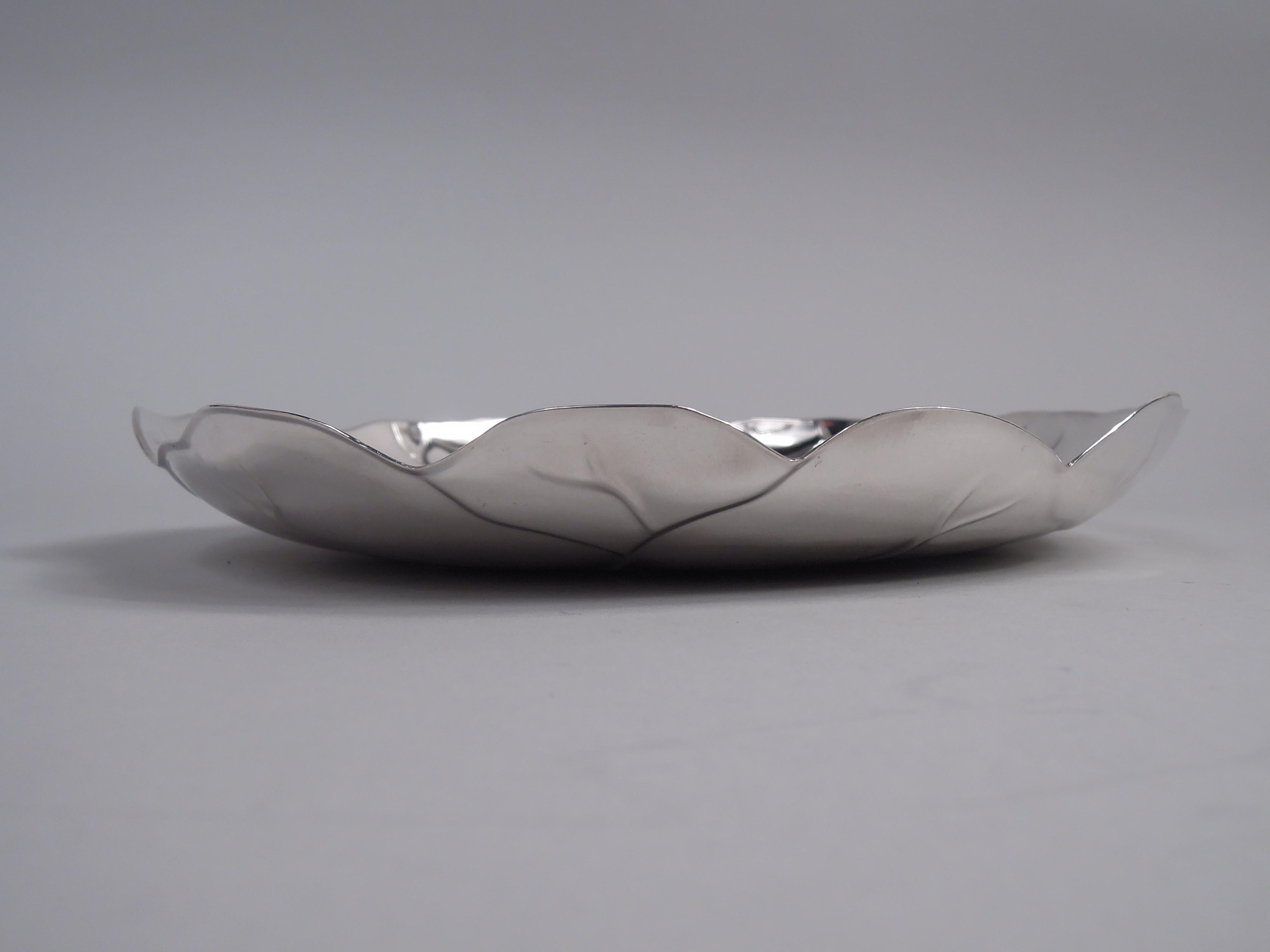 Mid-Century moderno Piatto a forma di foglia in argento Tiffany Midcentury Modern in vendita