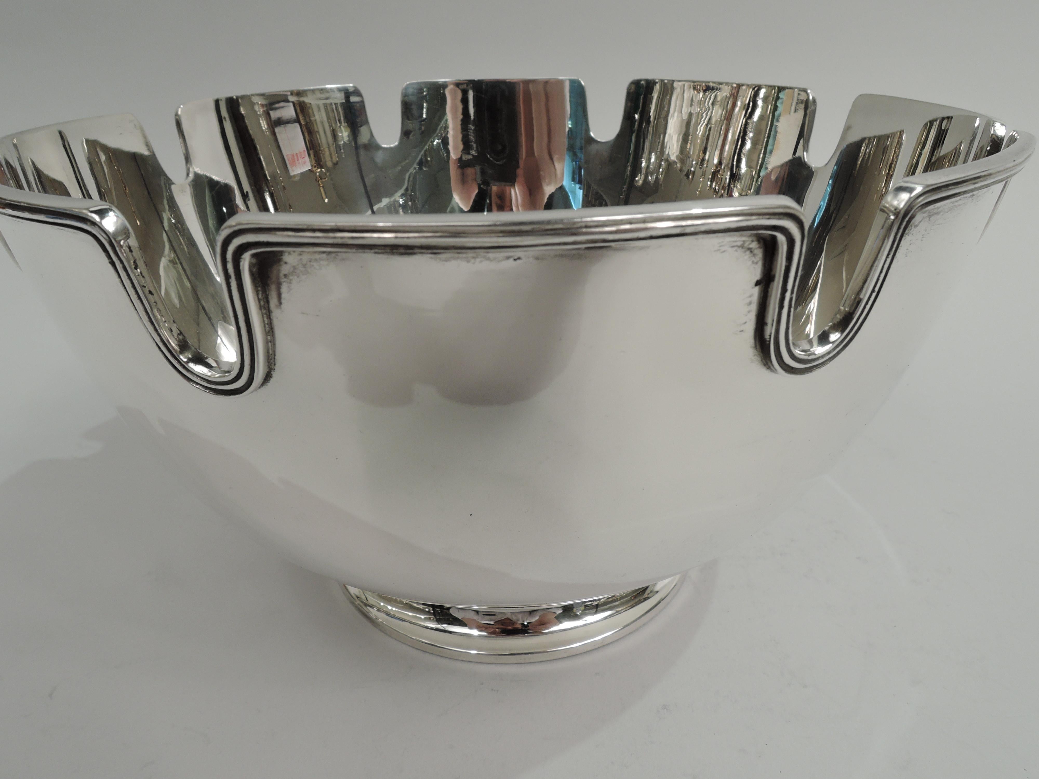 Mid-Century Modern sterling silver monteith bowl. Made by Tiffany & Co. in New York. Curved sides and reeded curvilinear rim; raised and spread foot. Stylish for serving and presentation. Plenty of room for engraving. Fully marked including maker’s