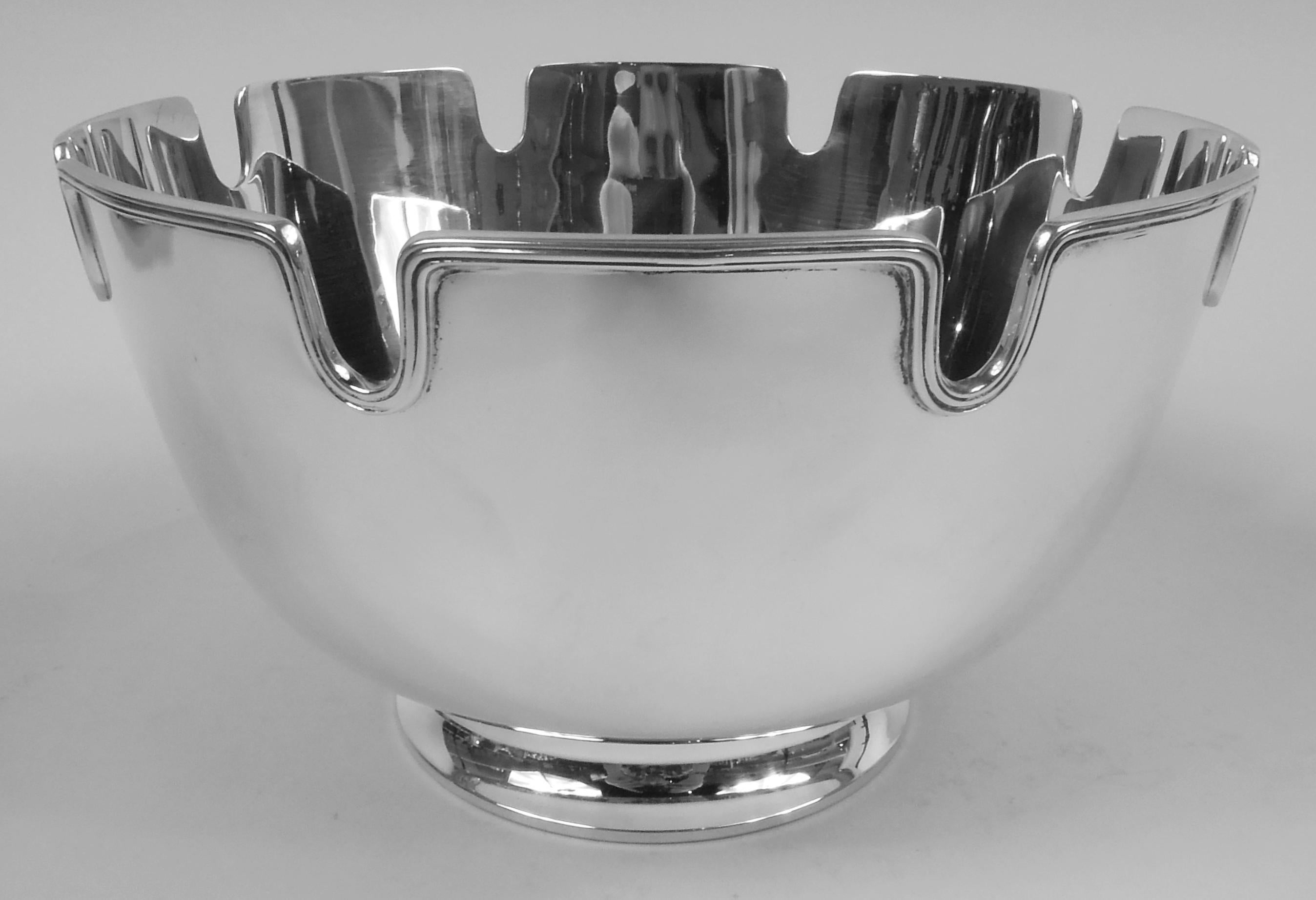 Midcentury Modern sterling silver monteith bowl. Made by Tiffany & Co. in New York. Curved sides and reeded curvilinear rim; raised and spread foot. Stylish for serving and presentation. Plenty of room for engraving. Fully marked including maker’s
