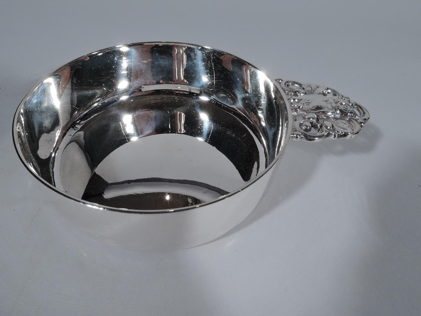 Mid-Century Modern sterling silver porringer. Made by Tiffany & Co. in New York. Straight sides and open cinquefoil with applied leaves and owl exuding stern sagacity. Fully marked including pattern no. 23110 and director’s letter M (1947-56).