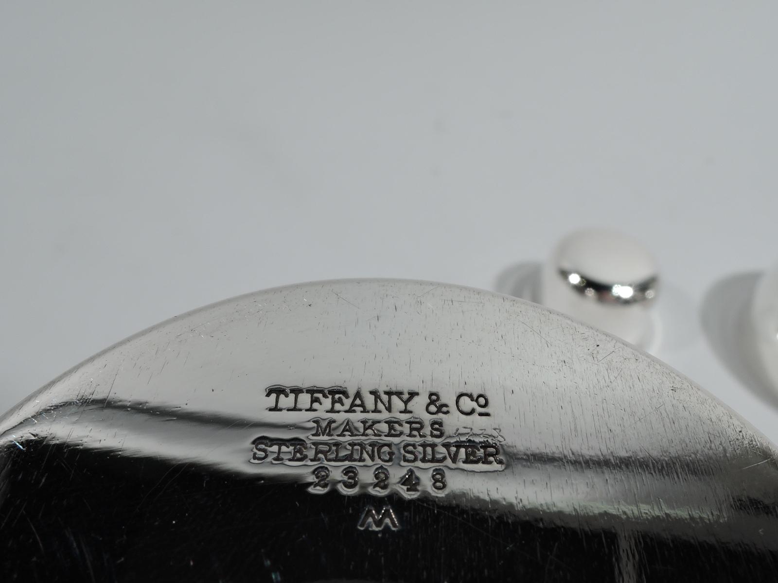 Tiffany Midcentury Sterling Silver Classic Bullet Cocktail Shaker In Excellent Condition In New York, NY