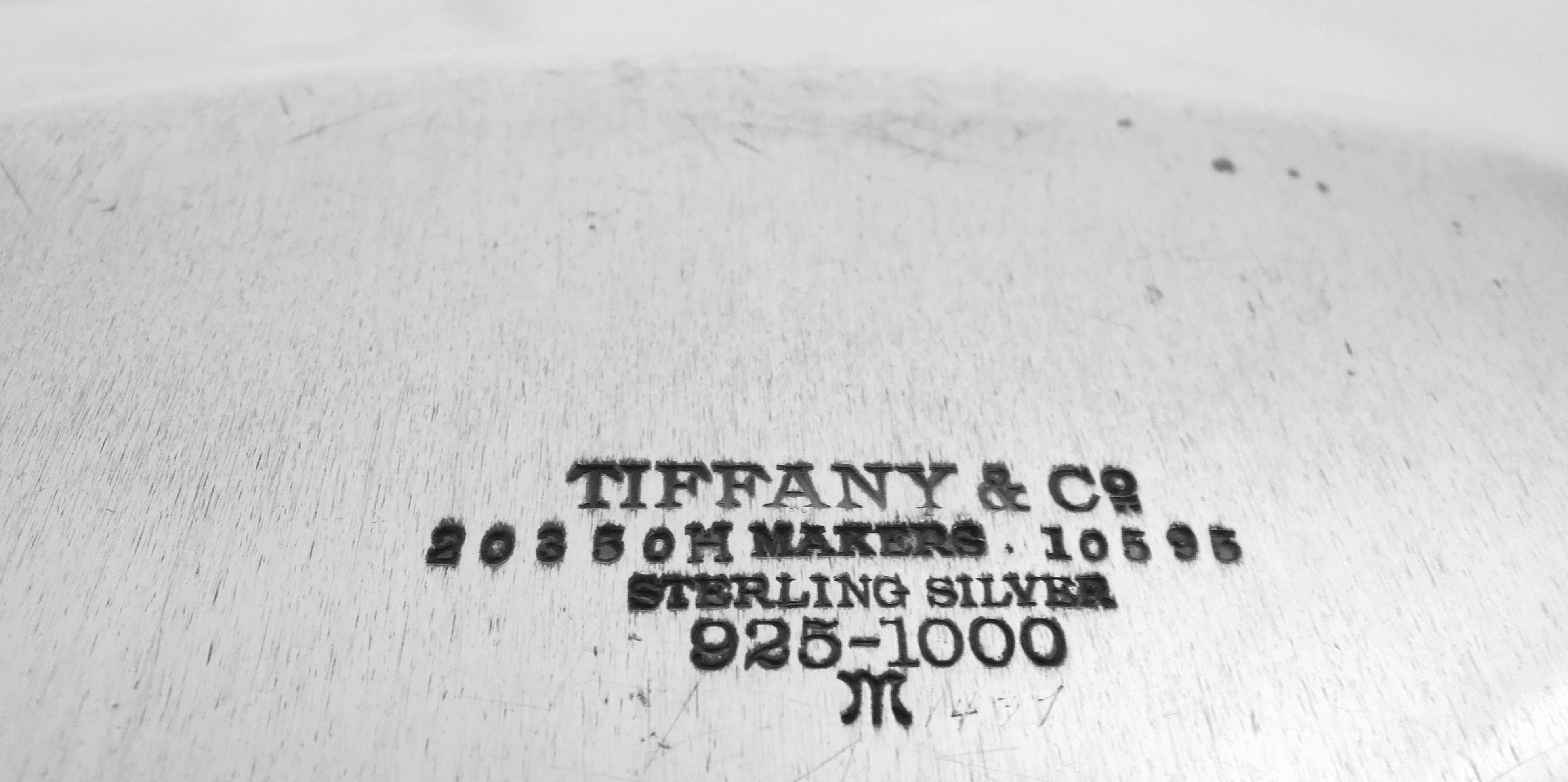 20ième siècle Tiffany Modern Georgian Sterling Silver Piecrust Tray (Plateau en argent) en vente