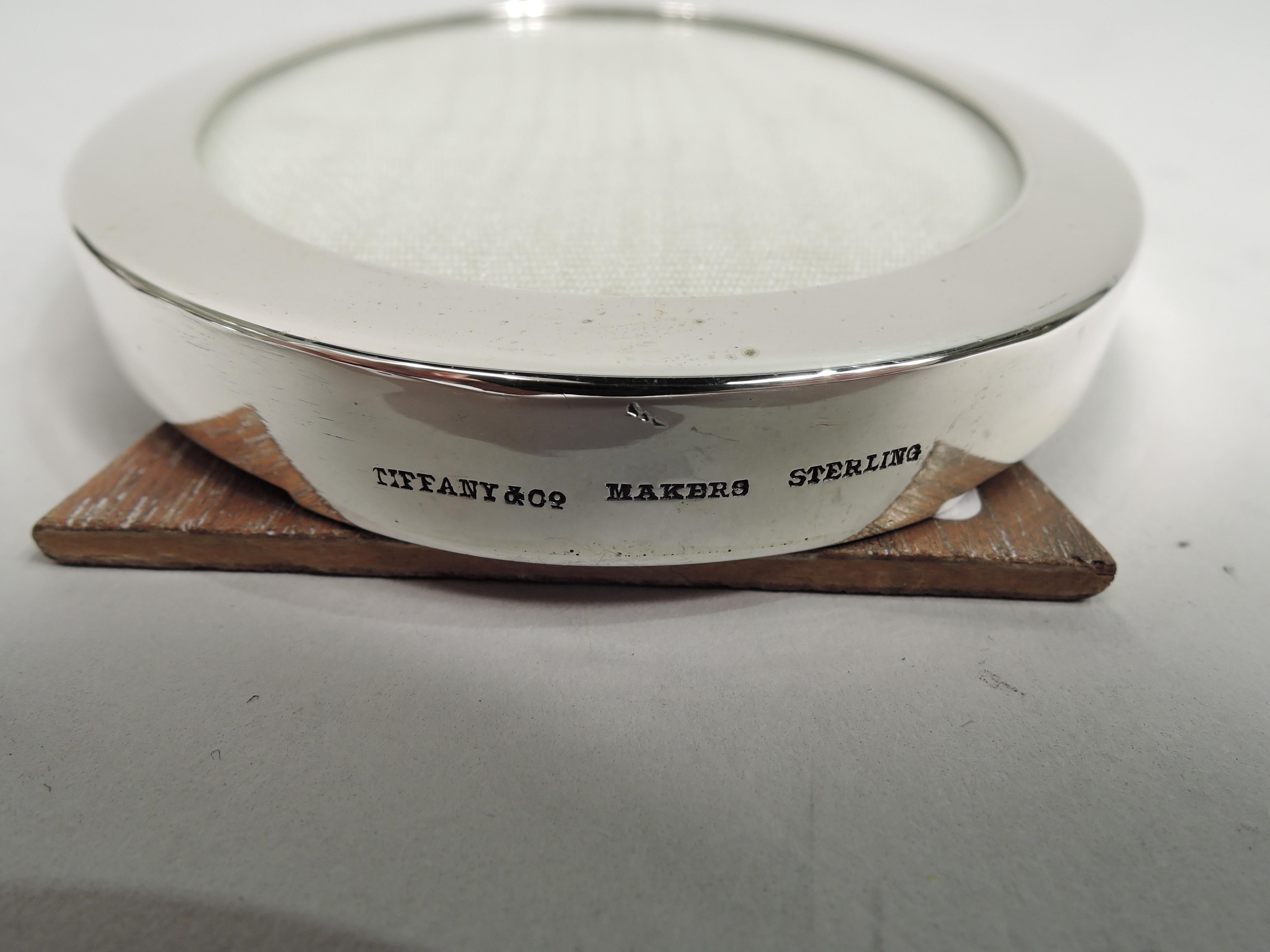Tiffany Modern Small Oval Sterling Silver Picture Frame In Good Condition In New York, NY