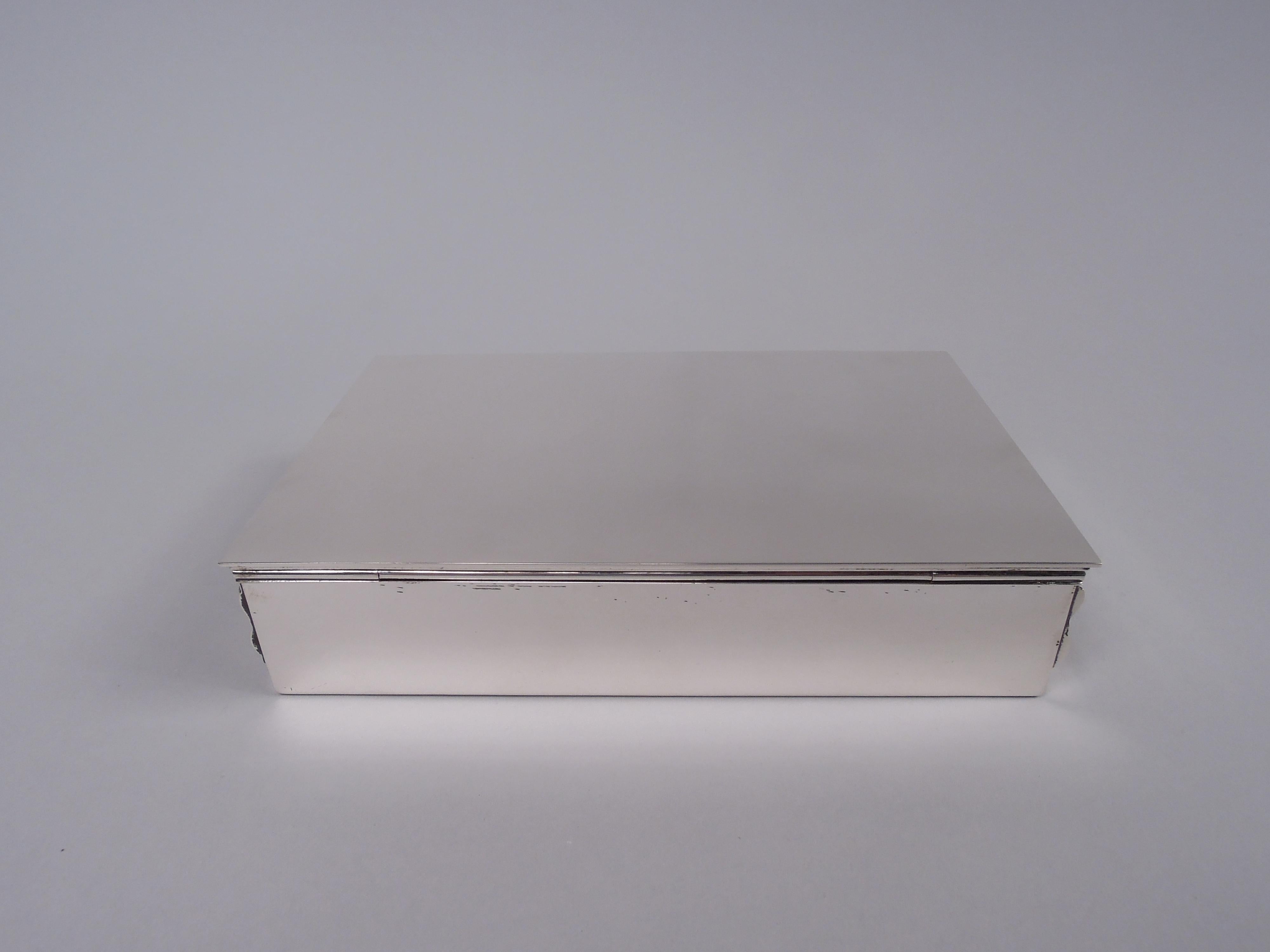 Moderne Tiffany-Schachtel aus Sterlingsilber mit kühner Wellenkante im Zustand „Gut“ im Angebot in New York, NY