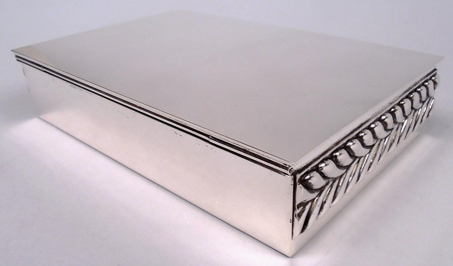 Moderne Tiffany-Schachtel aus Sterlingsilber mit kühner Wellenkante im Angebot 1