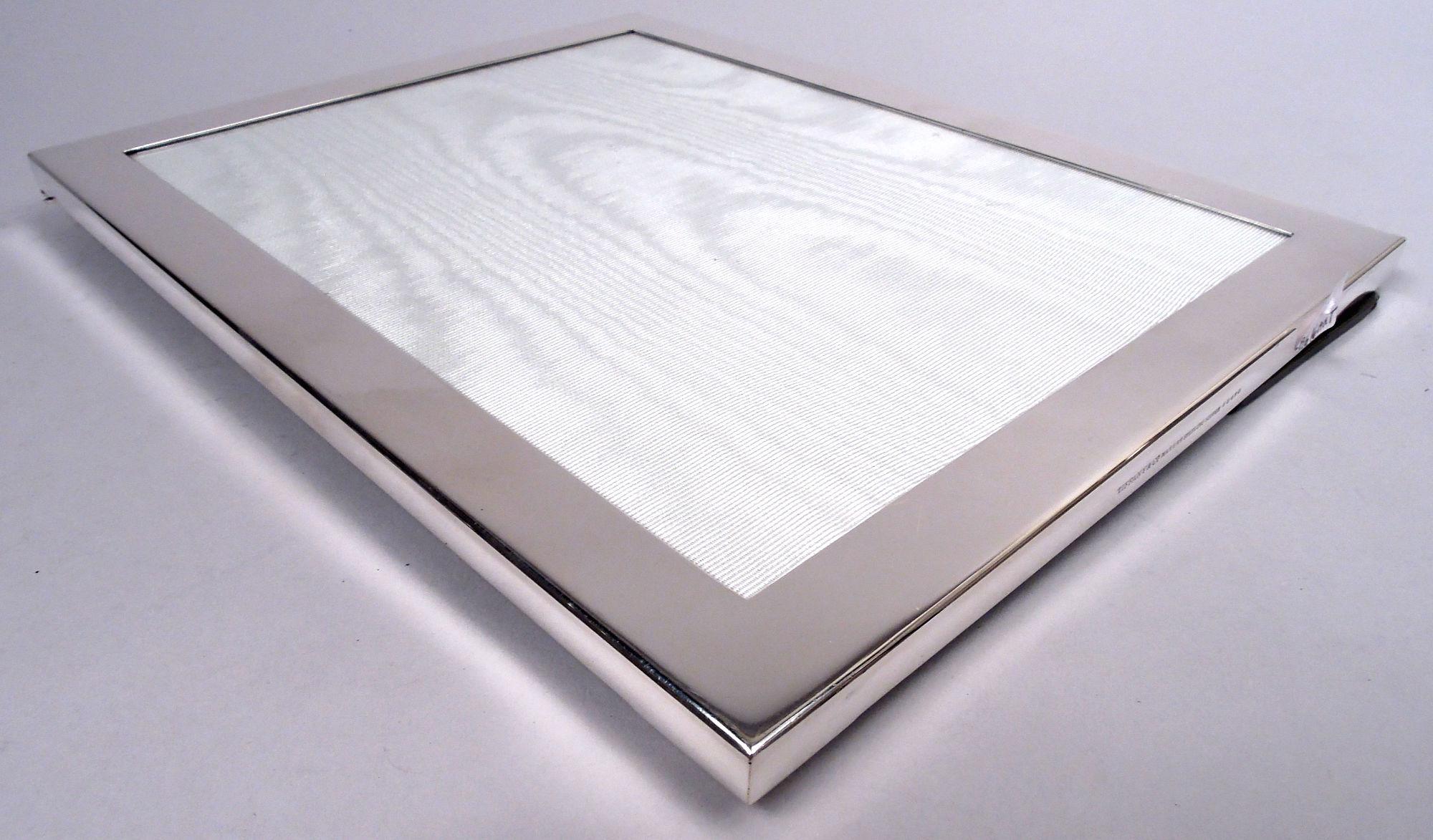 Américain Cadre moderne en argent sterling pour portrait ou tableau de paysage de Tiffany en vente