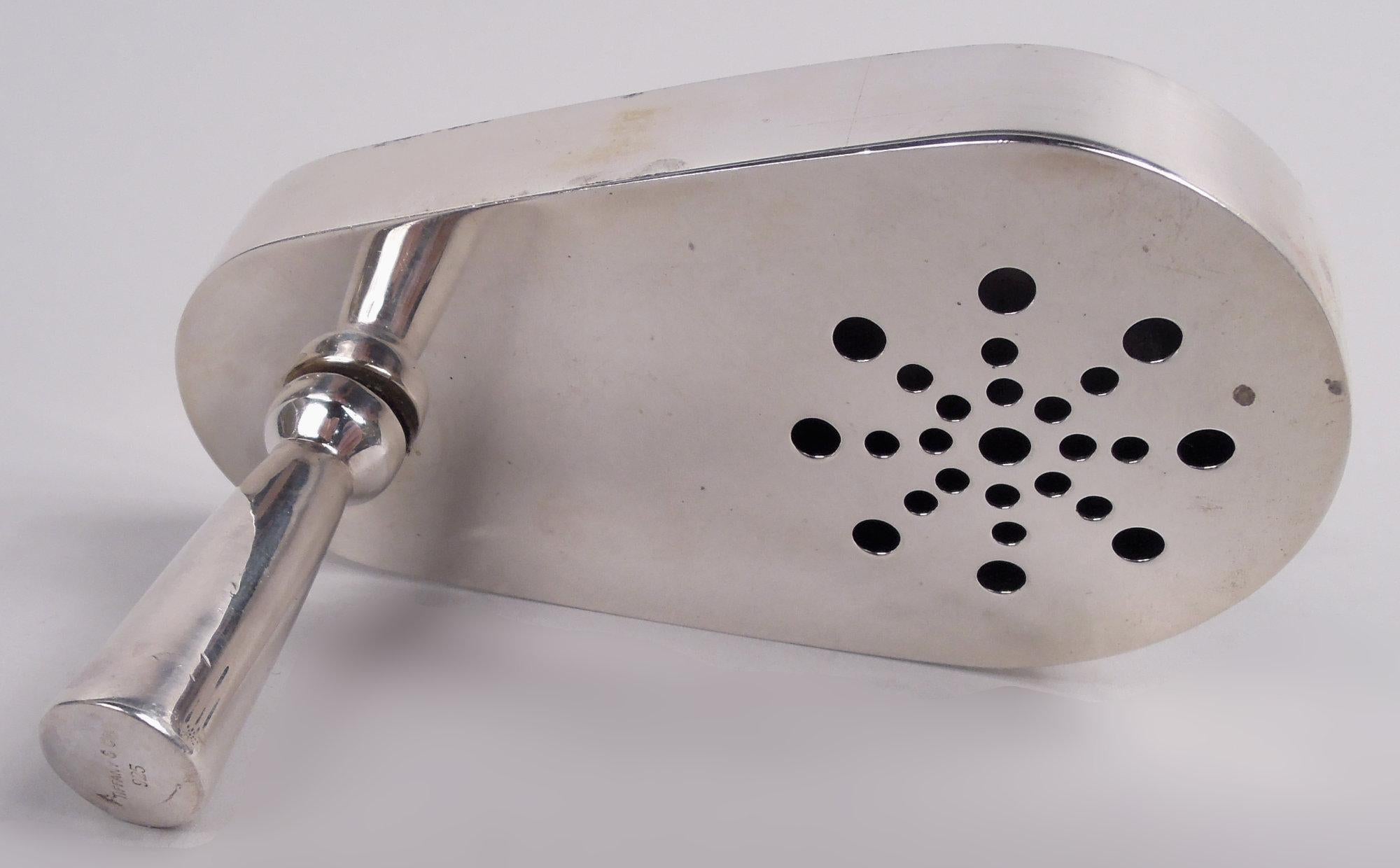 Moderno rumorista in argento sterling. Curva e affusolata con fiocco di neve traforato; manico affusolato da far girare. Un rumore rauco per una festa vivace. Marcato 