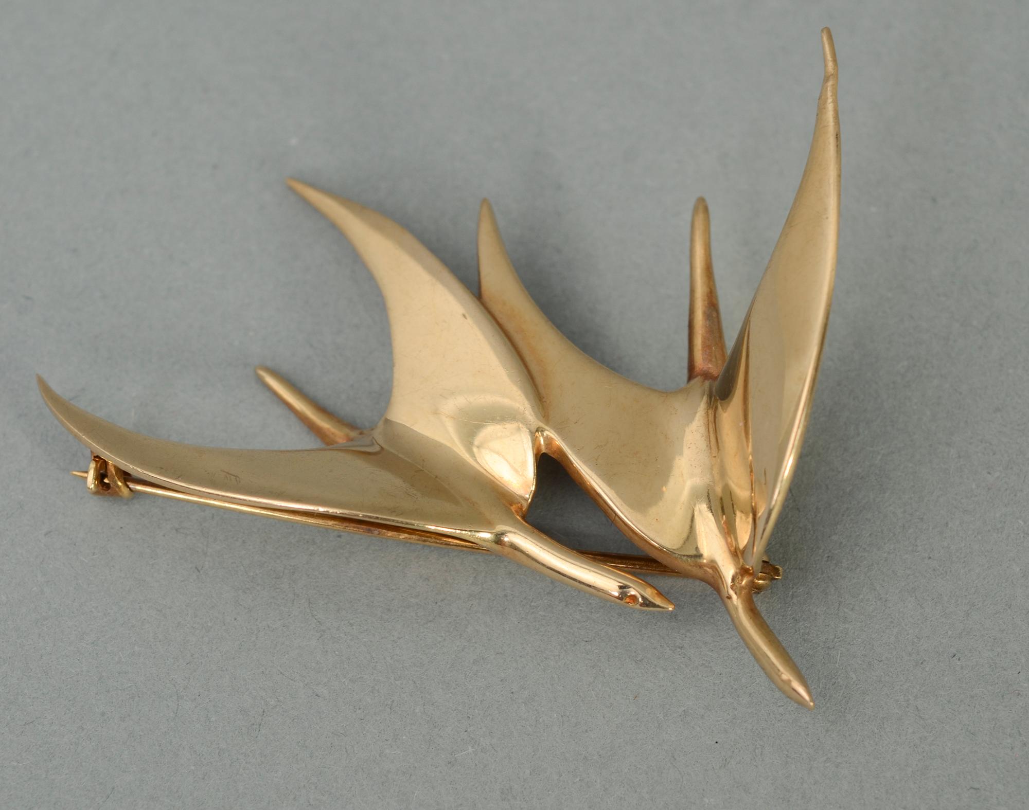 Tiffany & Co. Modernist Gold Birds in Flight Brooch In Excellent Condition In Darnestown, MD