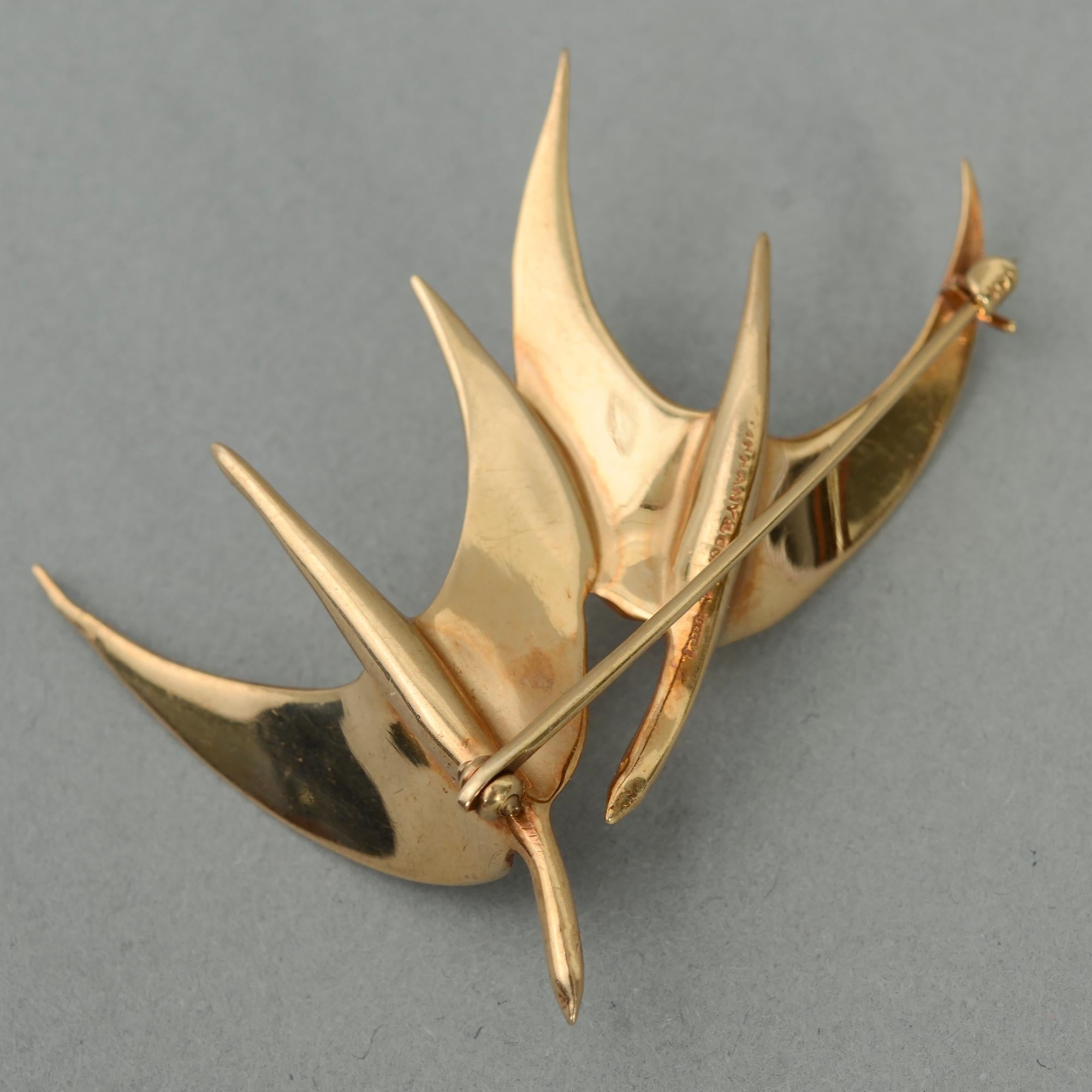 Women's or Men's Tiffany & Co. Modernist Gold Birds in Flight Brooch