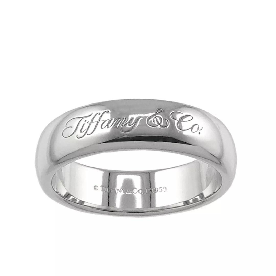 TIFFANY & Co. TIFFANY Notas Alianza de Platino 6mm Lucida 8.5 en Excelente estado para la venta en Los Angeles, CA