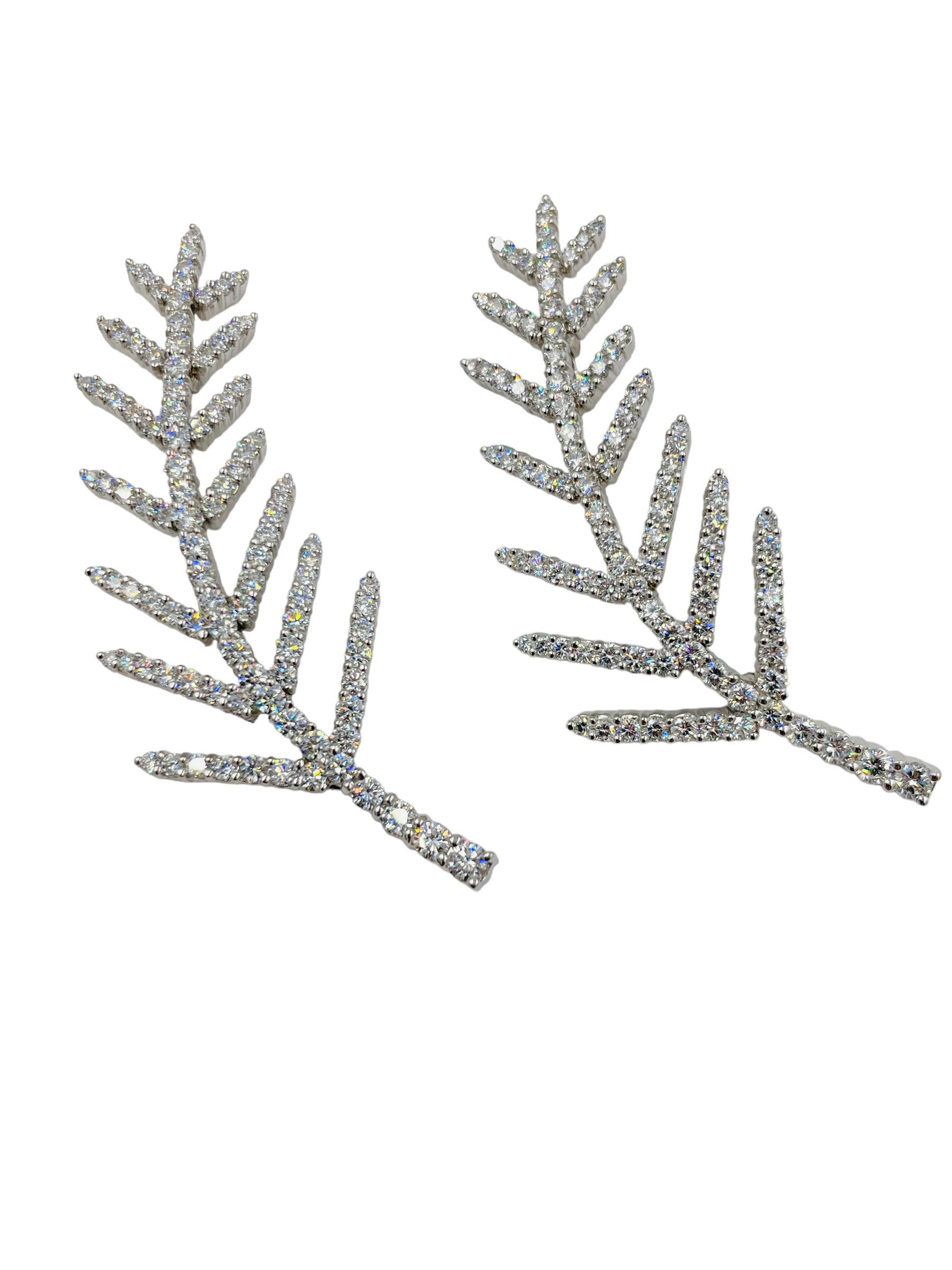 Pair of Tiffany diamond platinum brooches, from 1996. 
   A matching pair of fern diamond and platinum brooches, very intricate and very wearable.  

SPECIFICATION:

DIAMONDS:   Two hundred four round brilliant diamonds totaling approximately 7