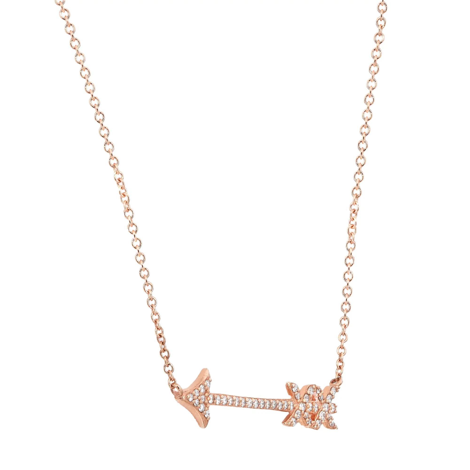 Cette magnifique pièce de Tiffany & Co. Le collier à pendentifs Graffiti Arrow de Paloma est une belle pièce pour accentuer votre look général. Réalisé en or rose 18 carats, ce collier présente un pendentif en forme de flèche serti de diamants ronds
