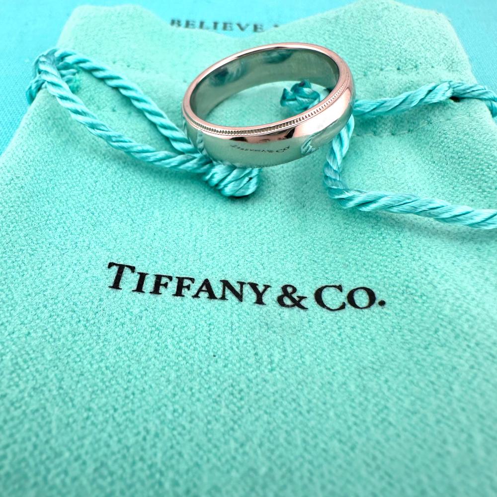 Tiffany Bague à anneau Milgrain sertie de platine 6 mm Unisexe en vente