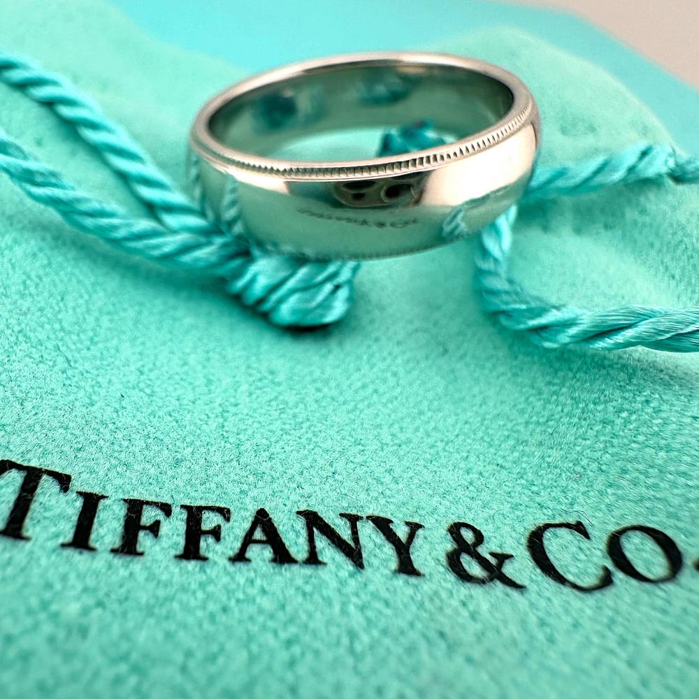 Tiffany Bague à anneau Milgrain sertie de platine 6 mm en vente 1