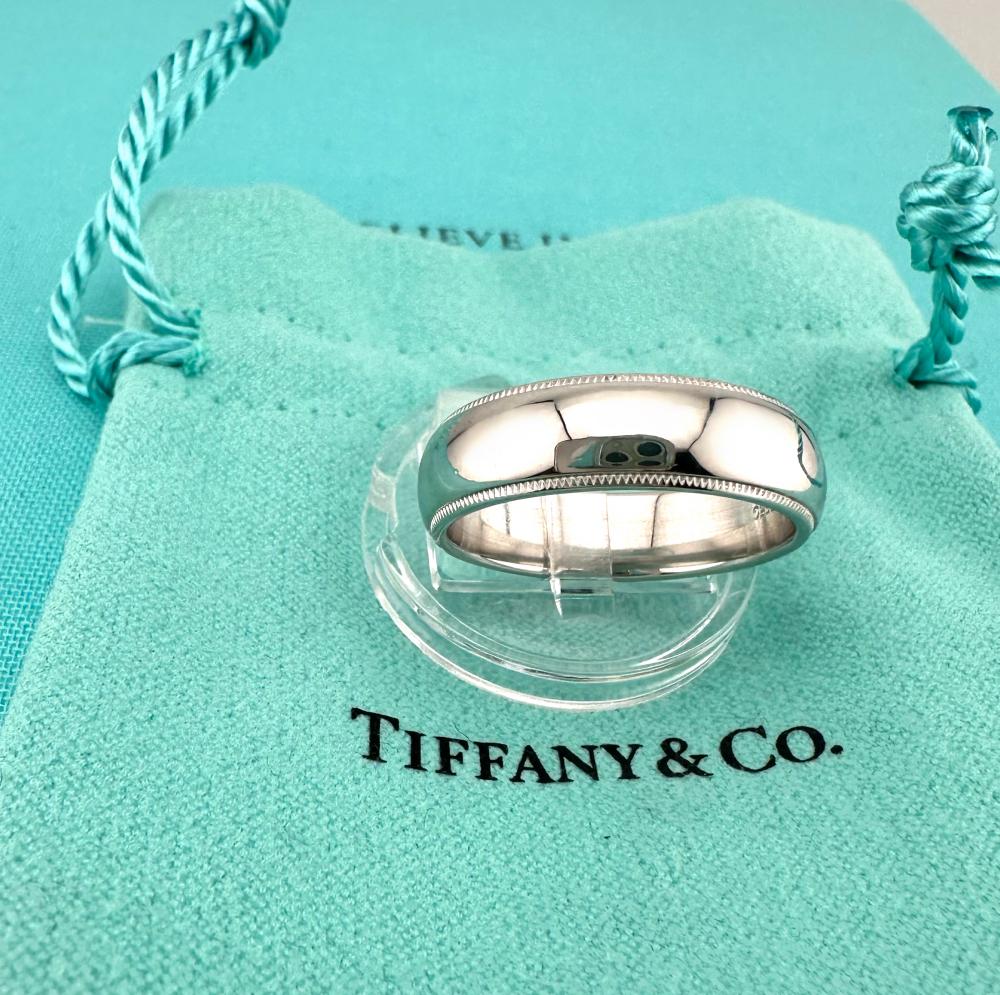 Tiffany Bague à anneau Milgrain sertie de platine 6 mm en vente 2