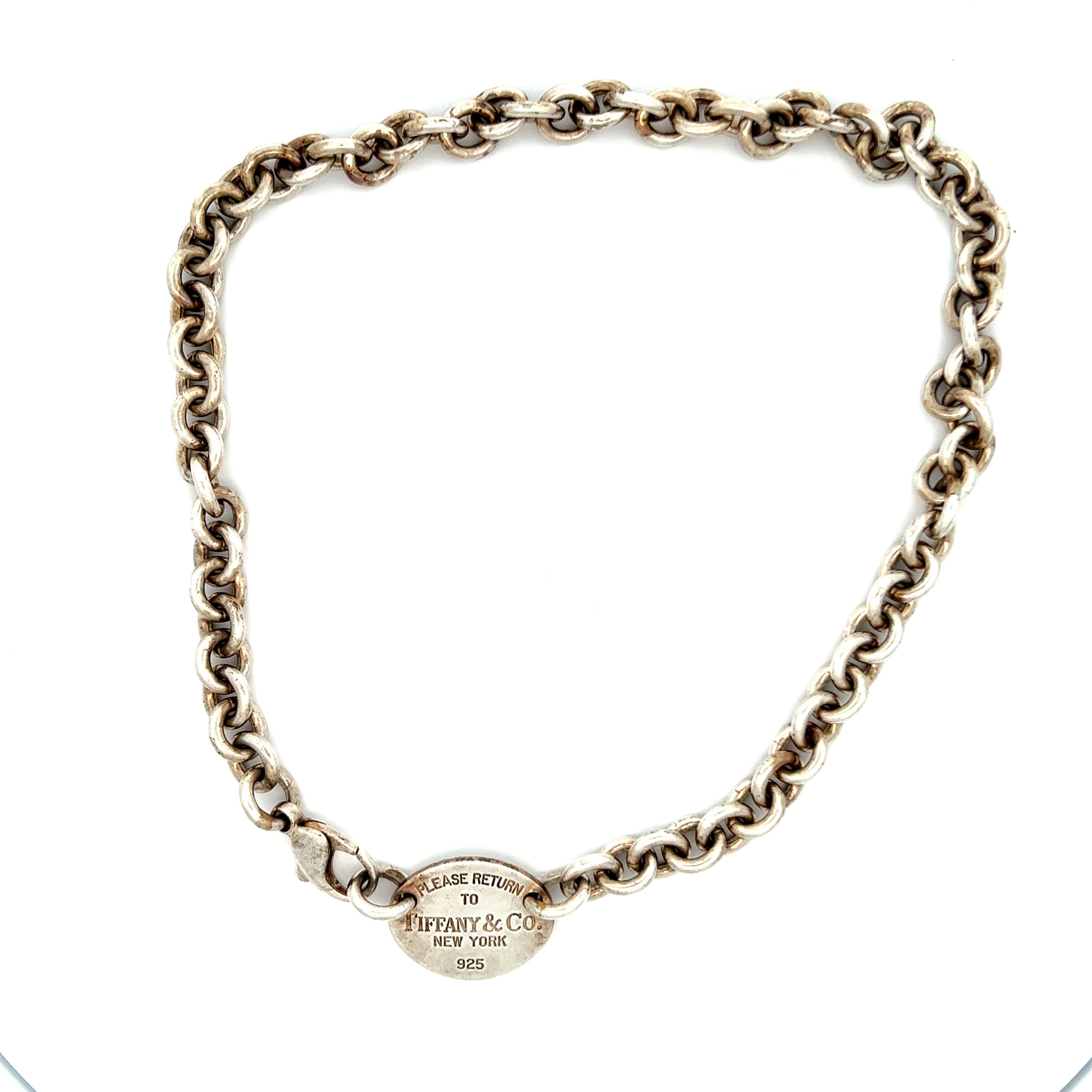 Die Kollektion Return to Tiffany wurde von dem 1969 erstmals vorgestellten Schlüsselanhänger inspiriert und ist ein Klassiker, der neu erfunden wurde. Diese elegante Halskette verkörpert die berühmte Ästhetik der Collection'S. Sie ist ein wahres