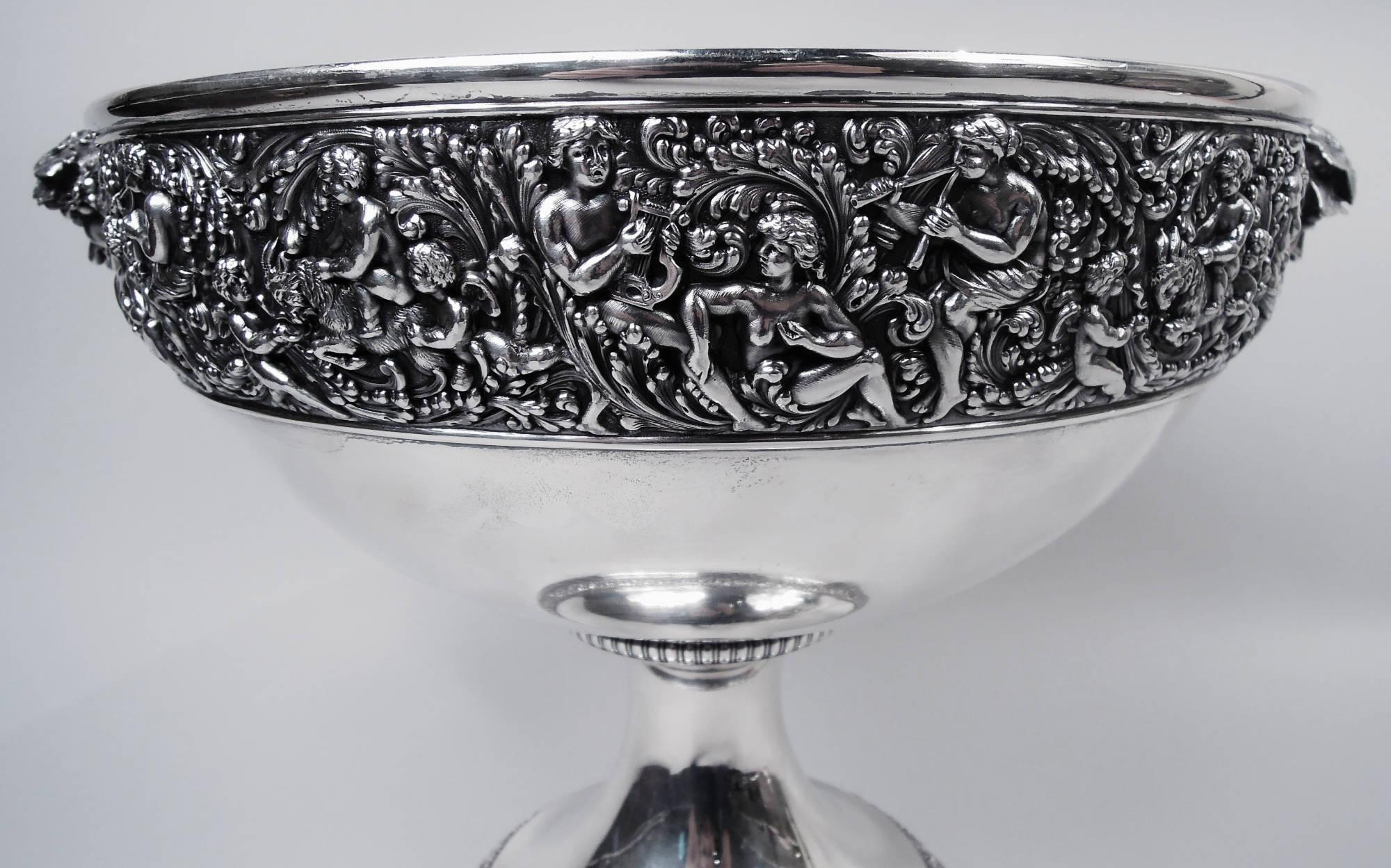 XIXe siècle Bol à punch et louche Tiffany à motif olympien historique des Beaux-Arts en vente