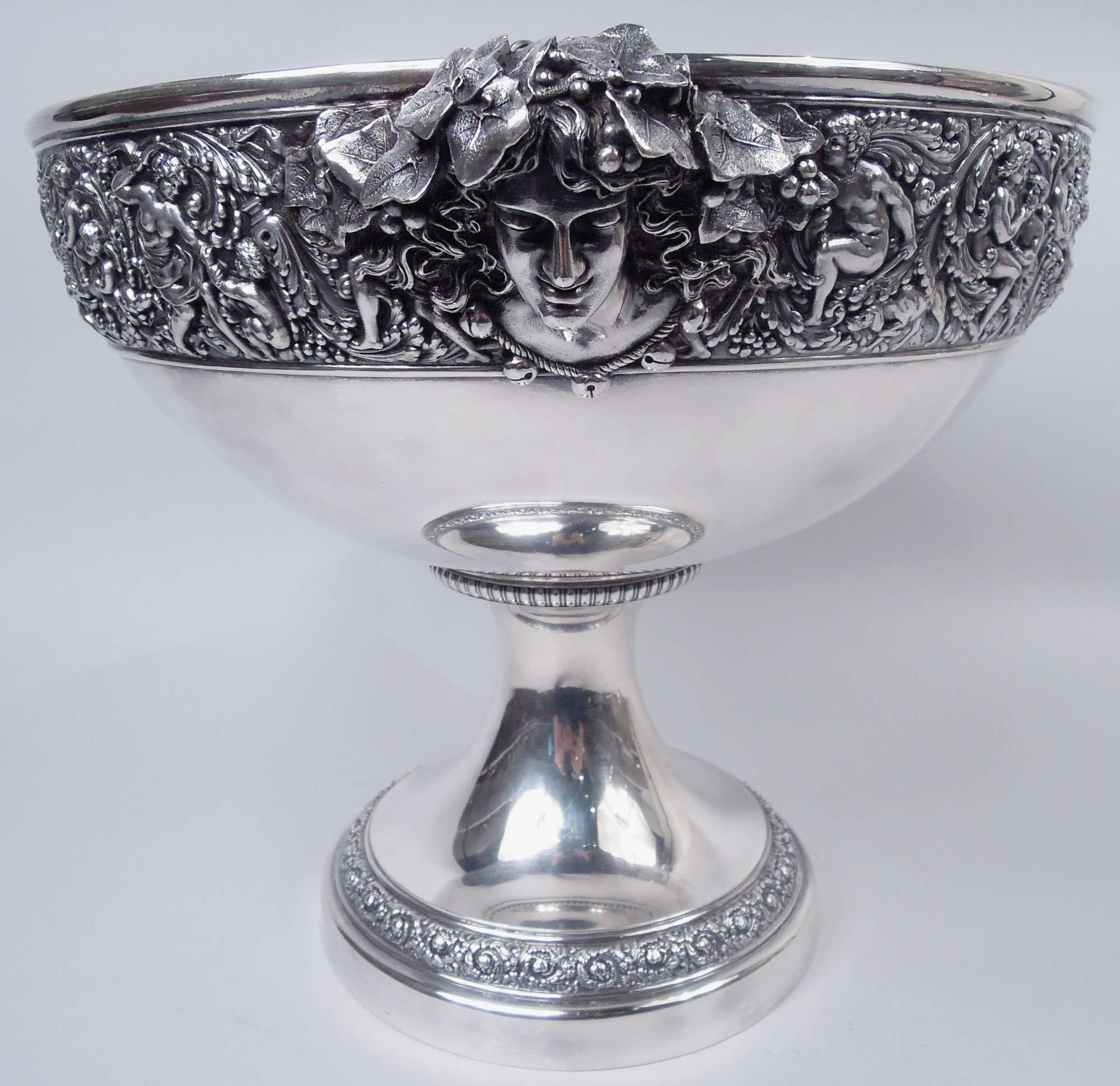 Argent sterling Bol à punch et louche Tiffany à motif olympien historique des Beaux-Arts en vente