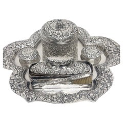 Juego de tocador Tiffany Repoussé de plata de ley de 11 piezas