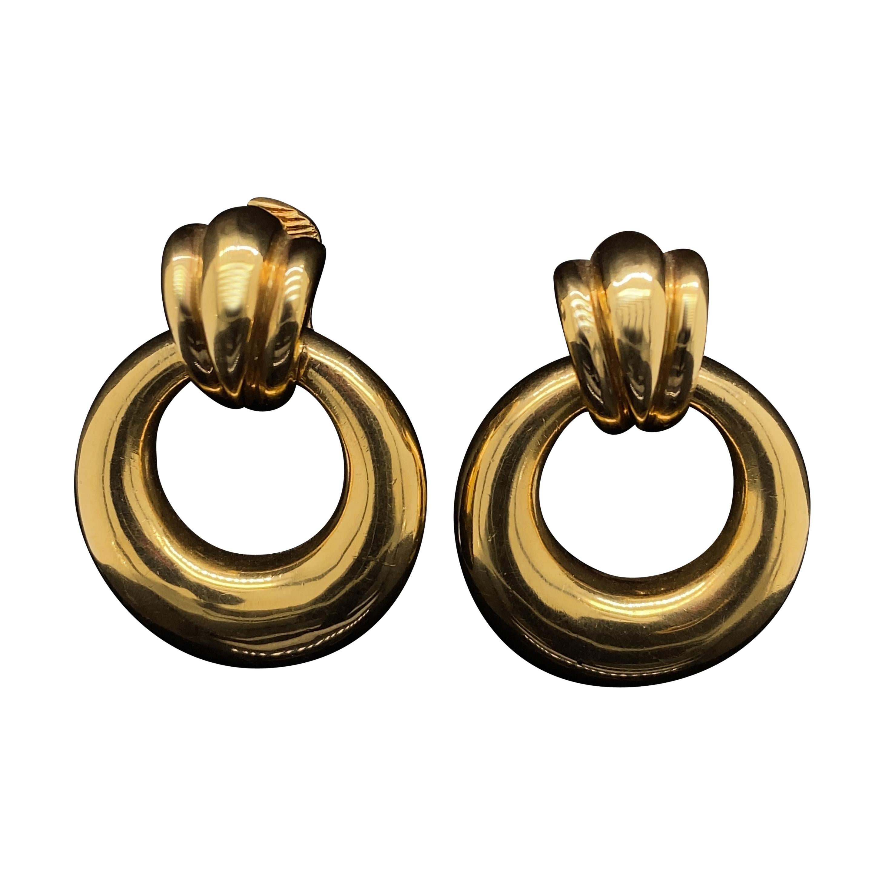 Tiffany and Co Retro Hoop Clip Earrings 18 Karat Yellow Gold, Circa 1980  For Sale at 1stDibs