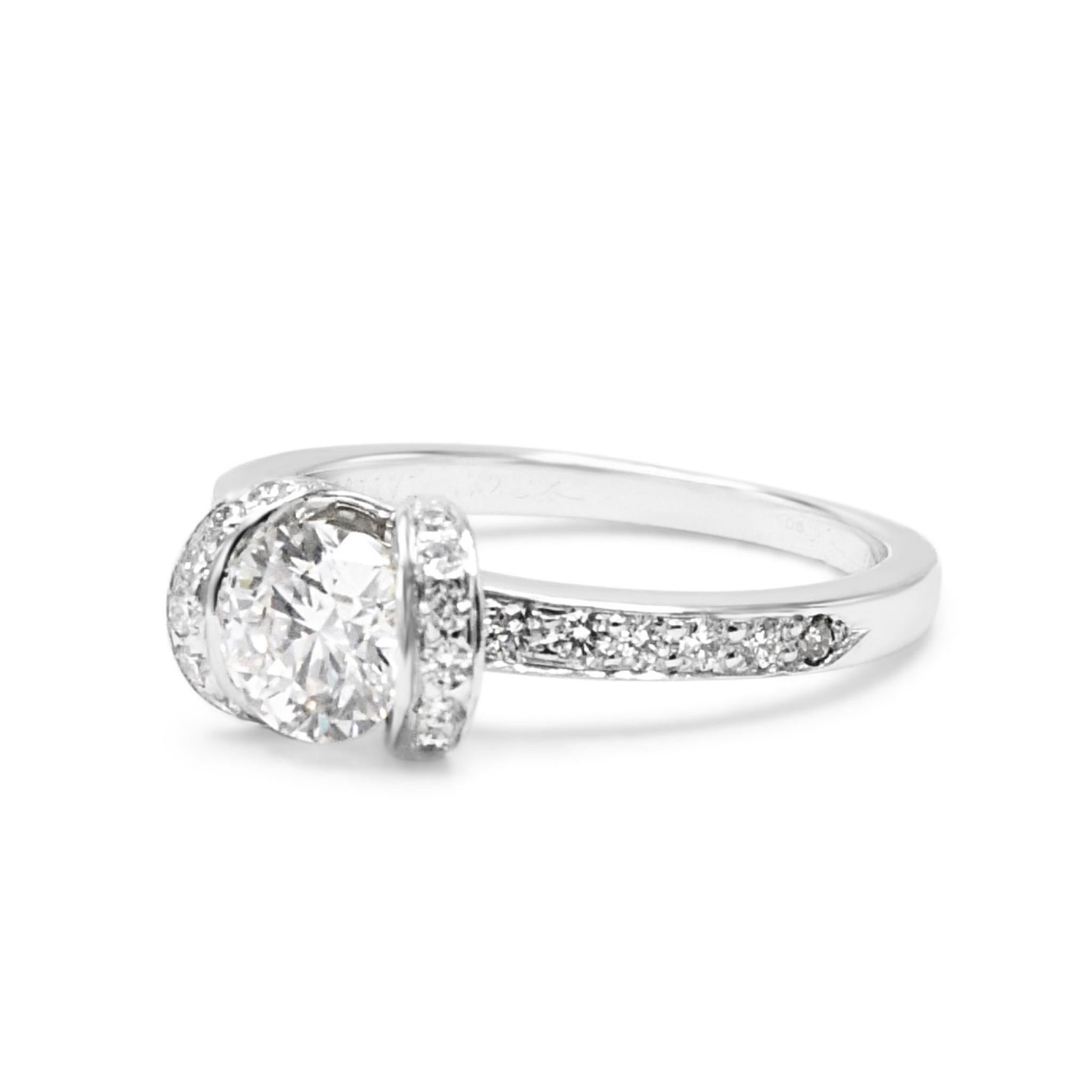 Taille brillant Bague de fiançailles solitaire en diamant certifié par Tiffany Ribbon - Platine en vente