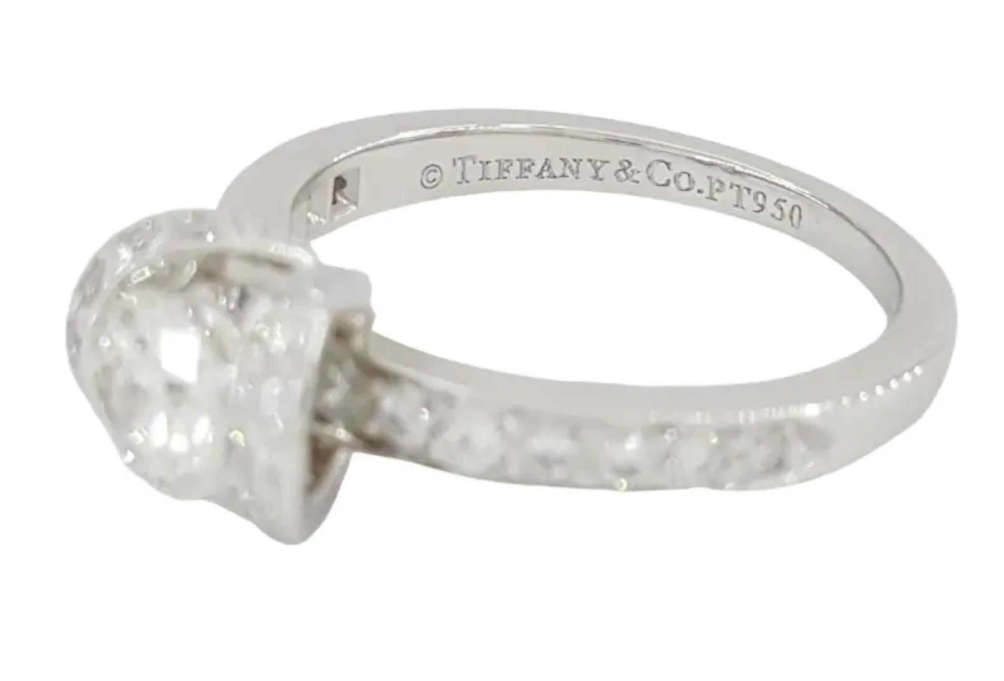 Bague de fiançailles solitaire en diamant certifié par Tiffany Ribbon - Platine Pour femmes en vente