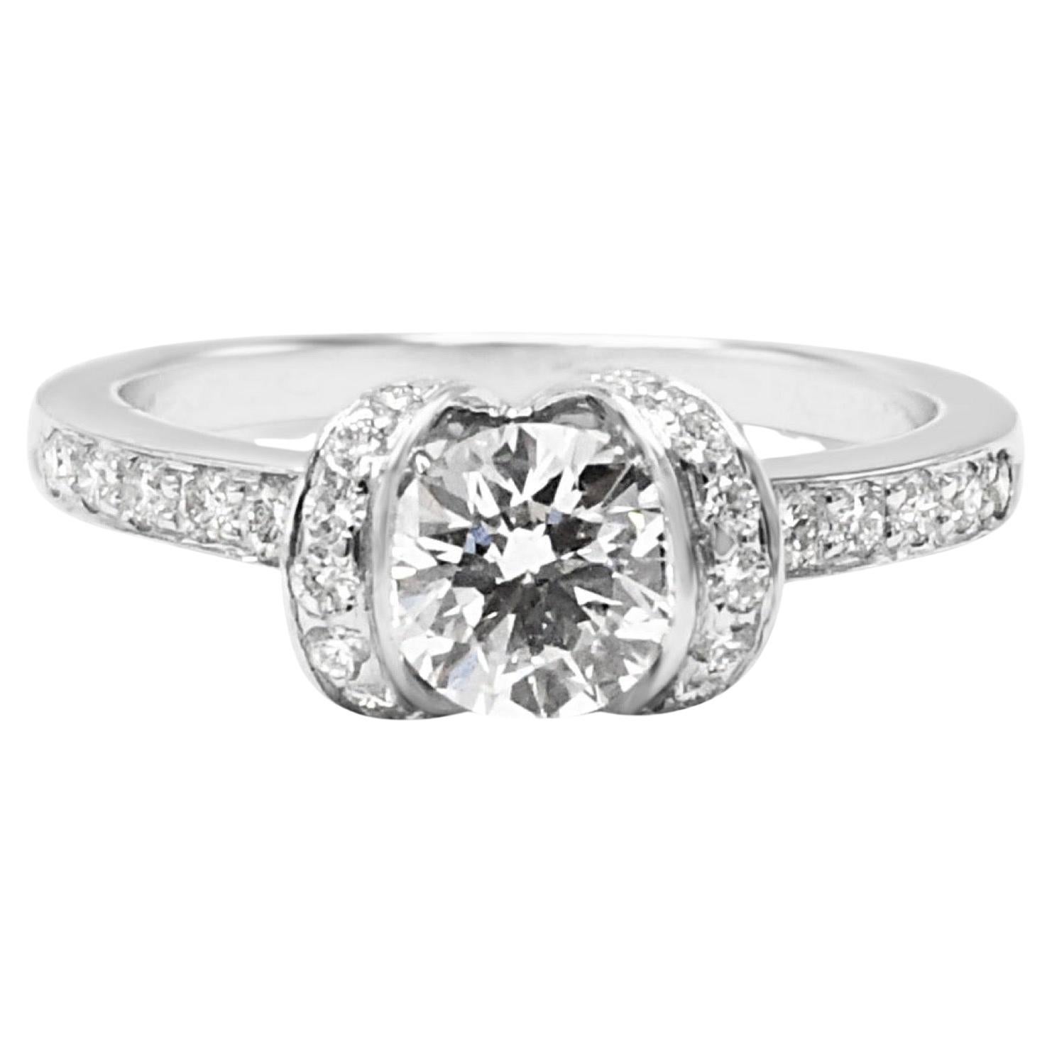 Bague de fiançailles solitaire en diamant certifié par Tiffany Ribbon - Platine en vente