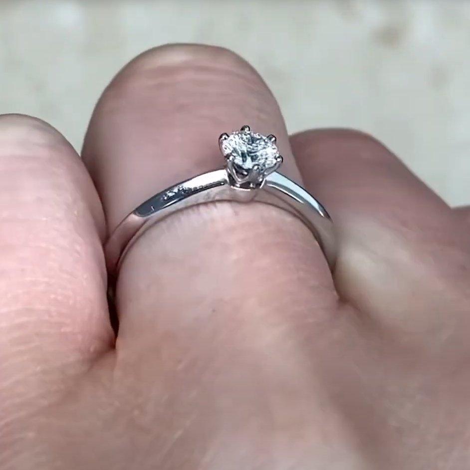 Taglio rotondo Anello Tiffany, anello di fidanzamento con diamante rotondo taglio Brilliante (circa 0,3 carati) in vendita