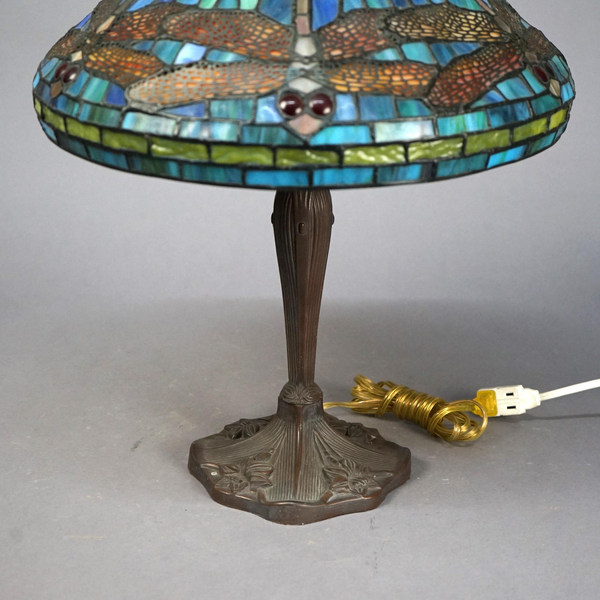 Tischlampe aus Blei und juwelenbesetztem Glas mit Libellenmotiv von Tiffany School, 20. Jahrhundert im Zustand „Gut“ im Angebot in Big Flats, NY