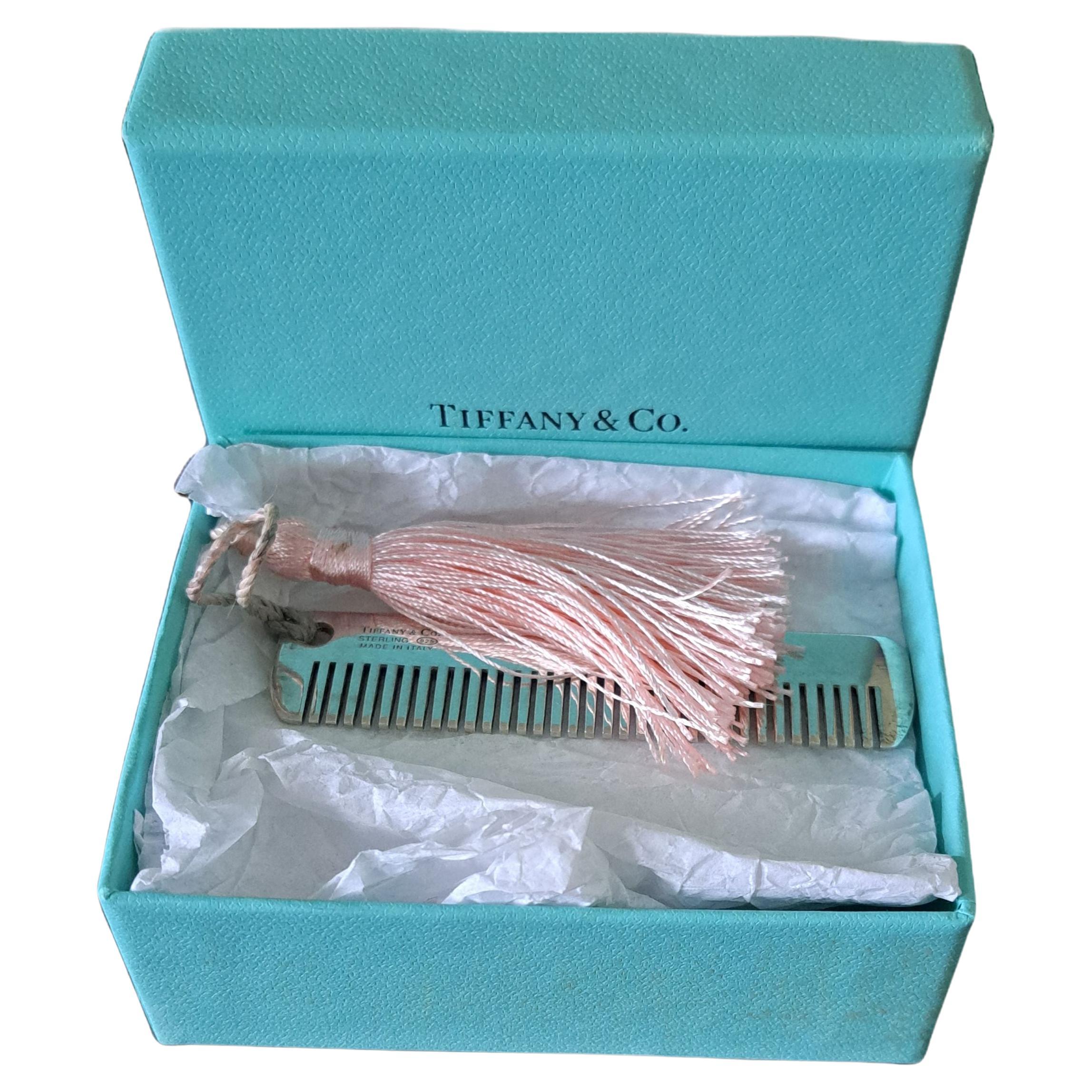 Peigne pour bébé en argent Tiffany avec pompon en soie rose en vente