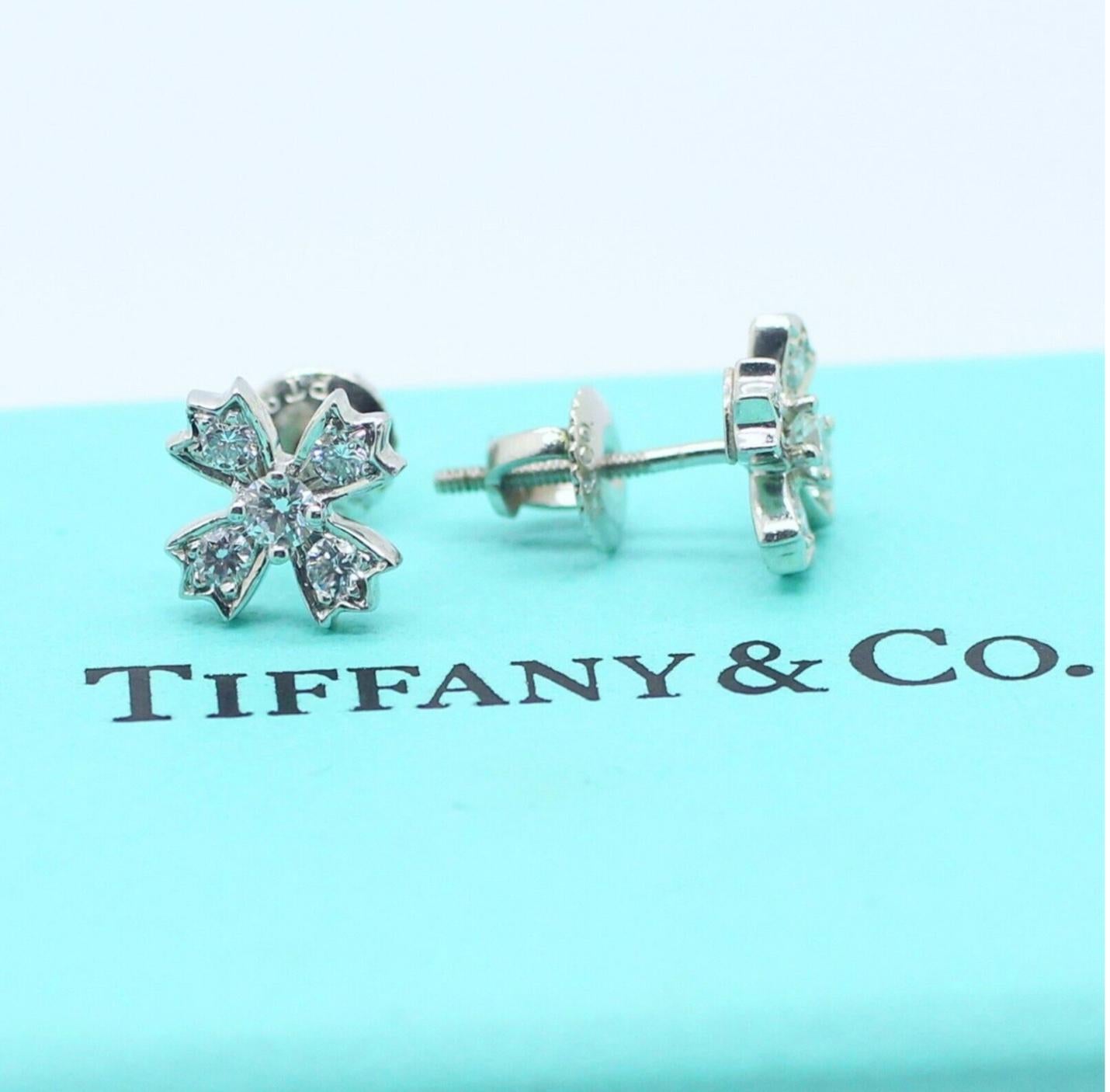 Clous d'oreilles solitaires fleur de flocon de neige Tiffany, platine Bon état - En vente à Boulder, CO