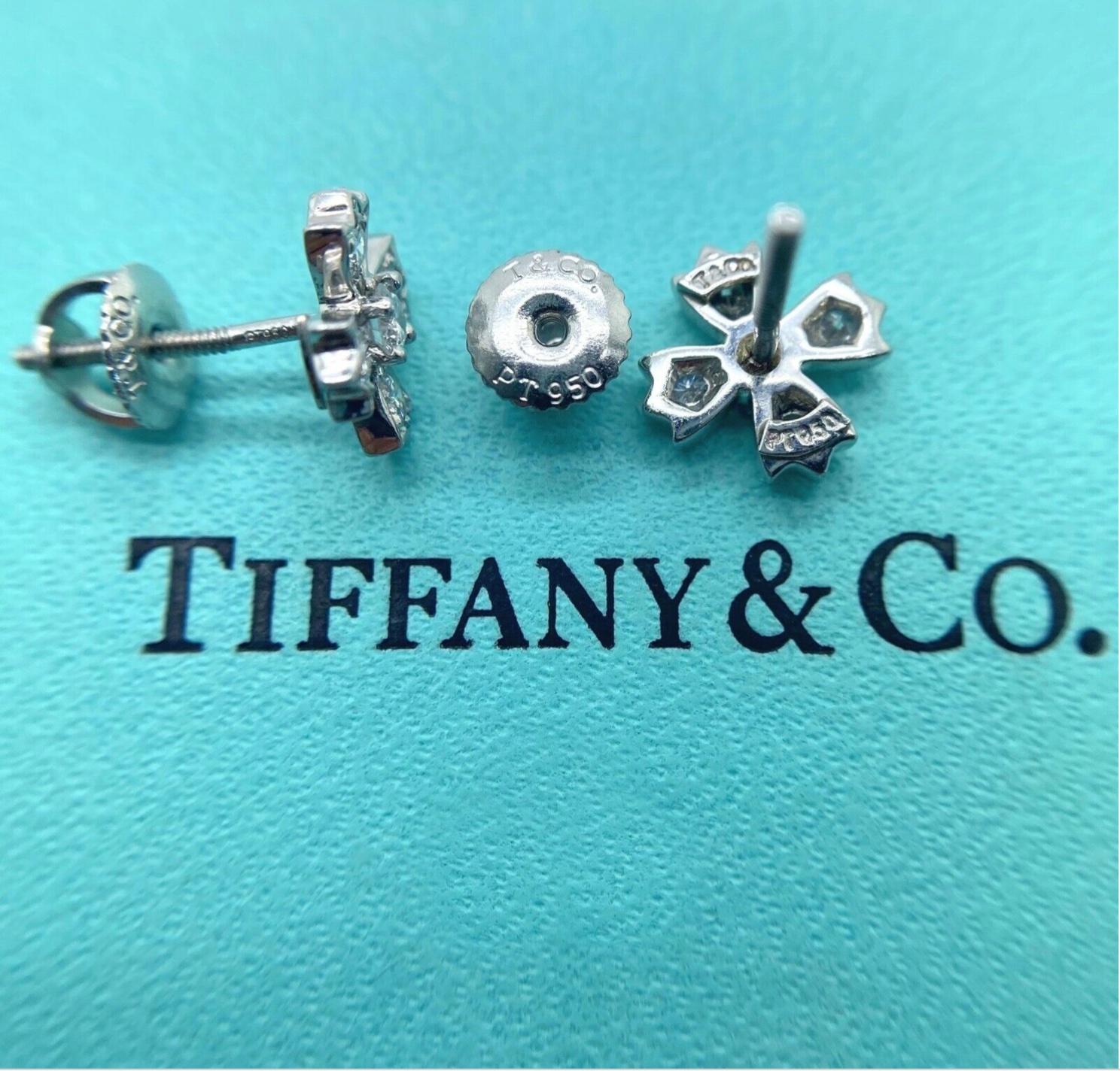 Round Cut Tiffany Solitaire Diamond Floret Snowflake Stud Earrings - Platinum For Sale