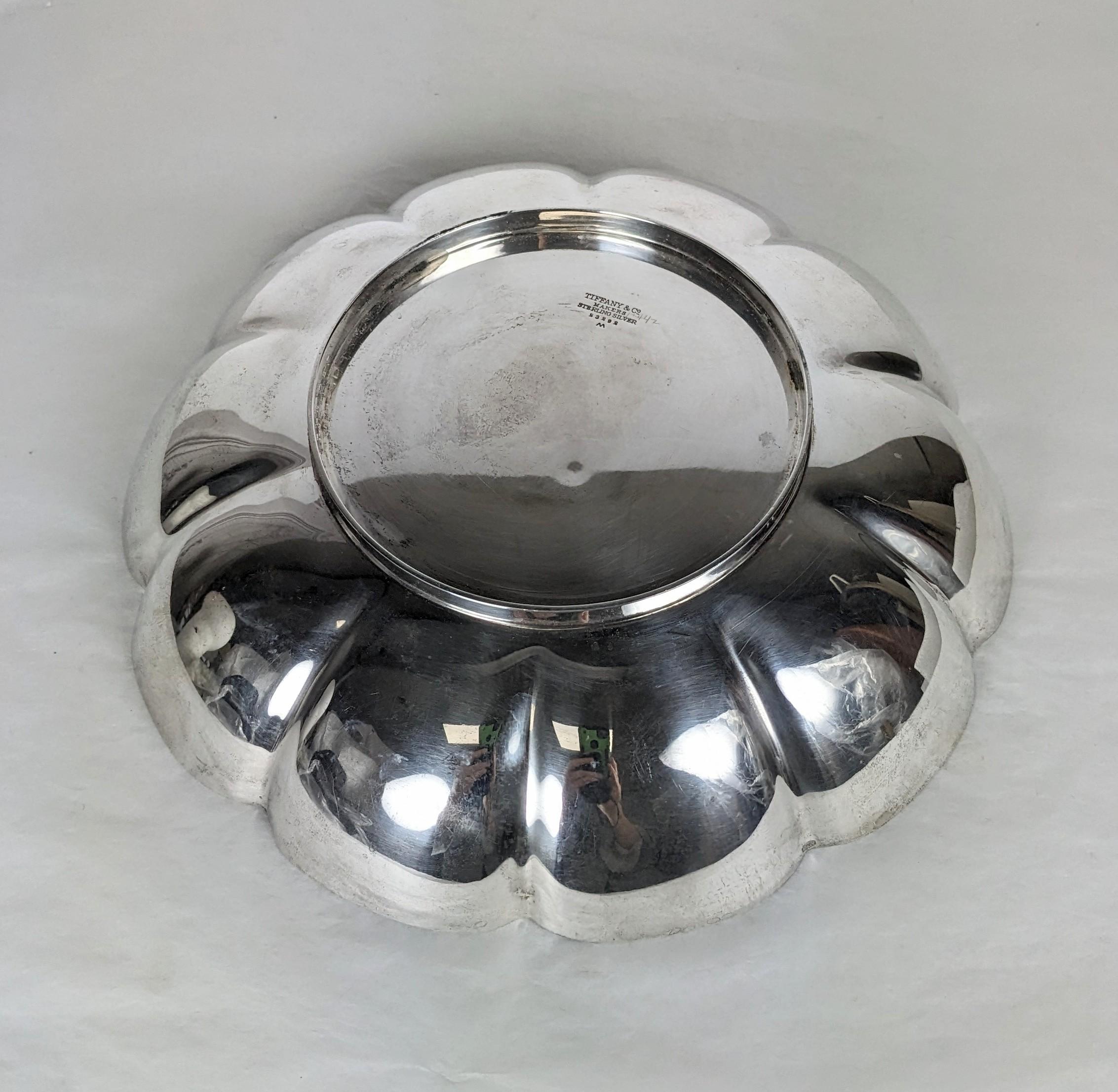 Tiffany Sterling Elegant Lobed Bowl (bol lobé) Bon état - En vente à Riverdale, NY