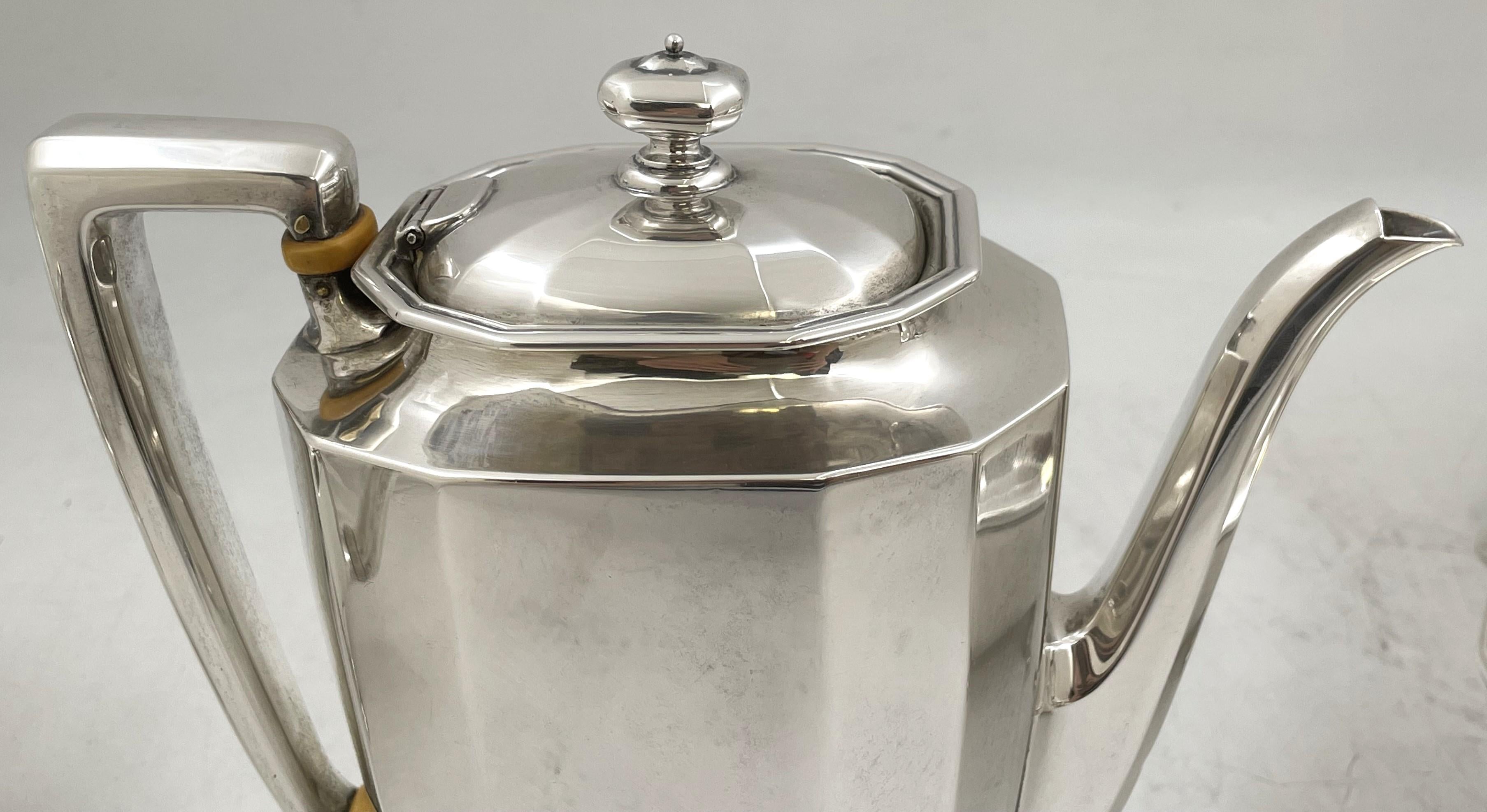 Tiffany Sterling Silver 7-Piece 1907 Tea & Coffee Set + Tray Century Pattern In condizioni buone in vendita a New York, NY