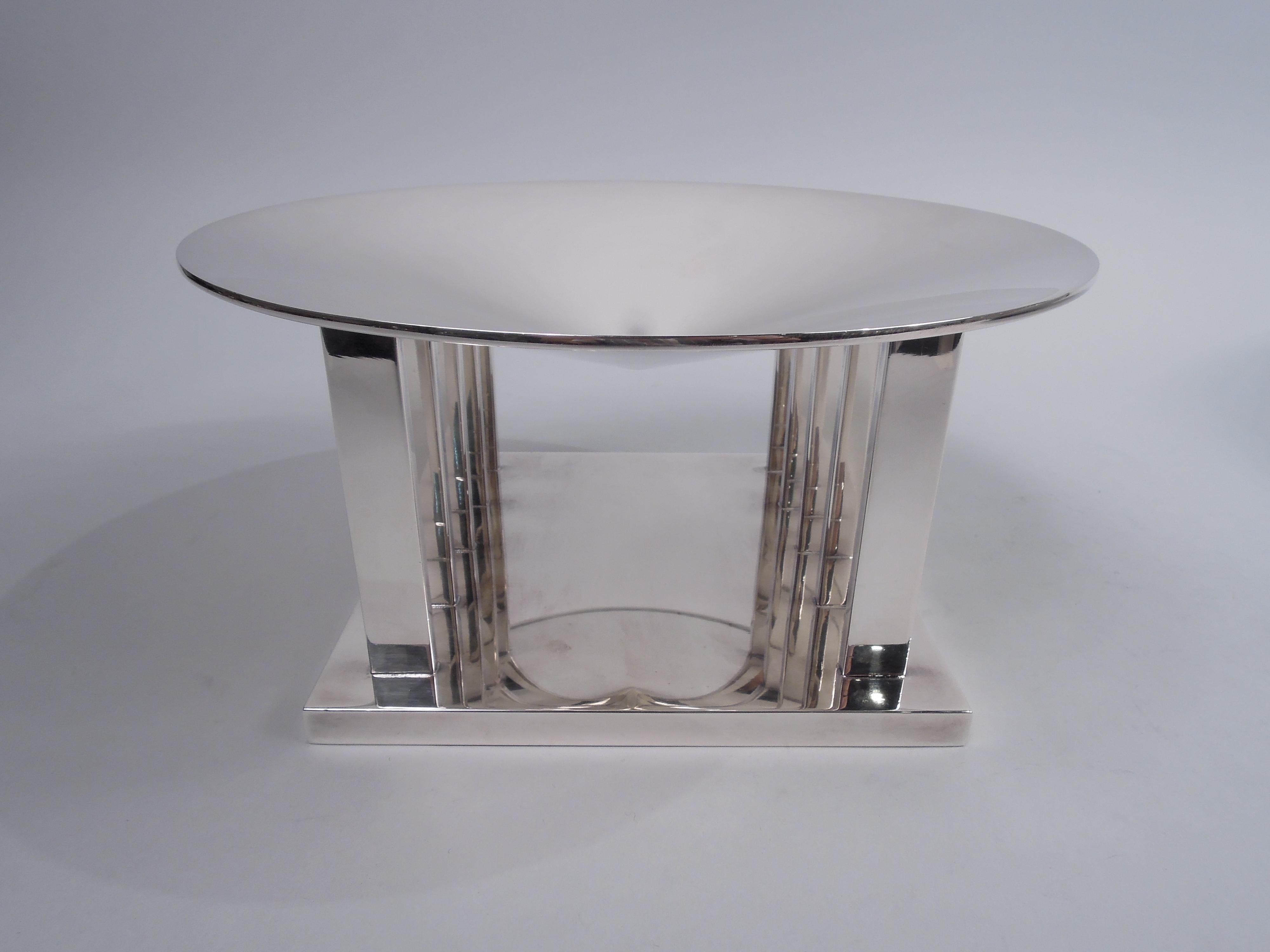 Centro de mesa Tiffany de plata de ley diseñado por Frank Lloyd Wright en Bueno estado para la venta en New York, NY