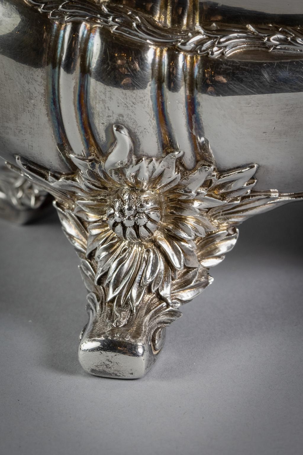 American Tiffany Sterling Silver Chrysanthemum Pattern Sauceboat, circa 1890 For Sale