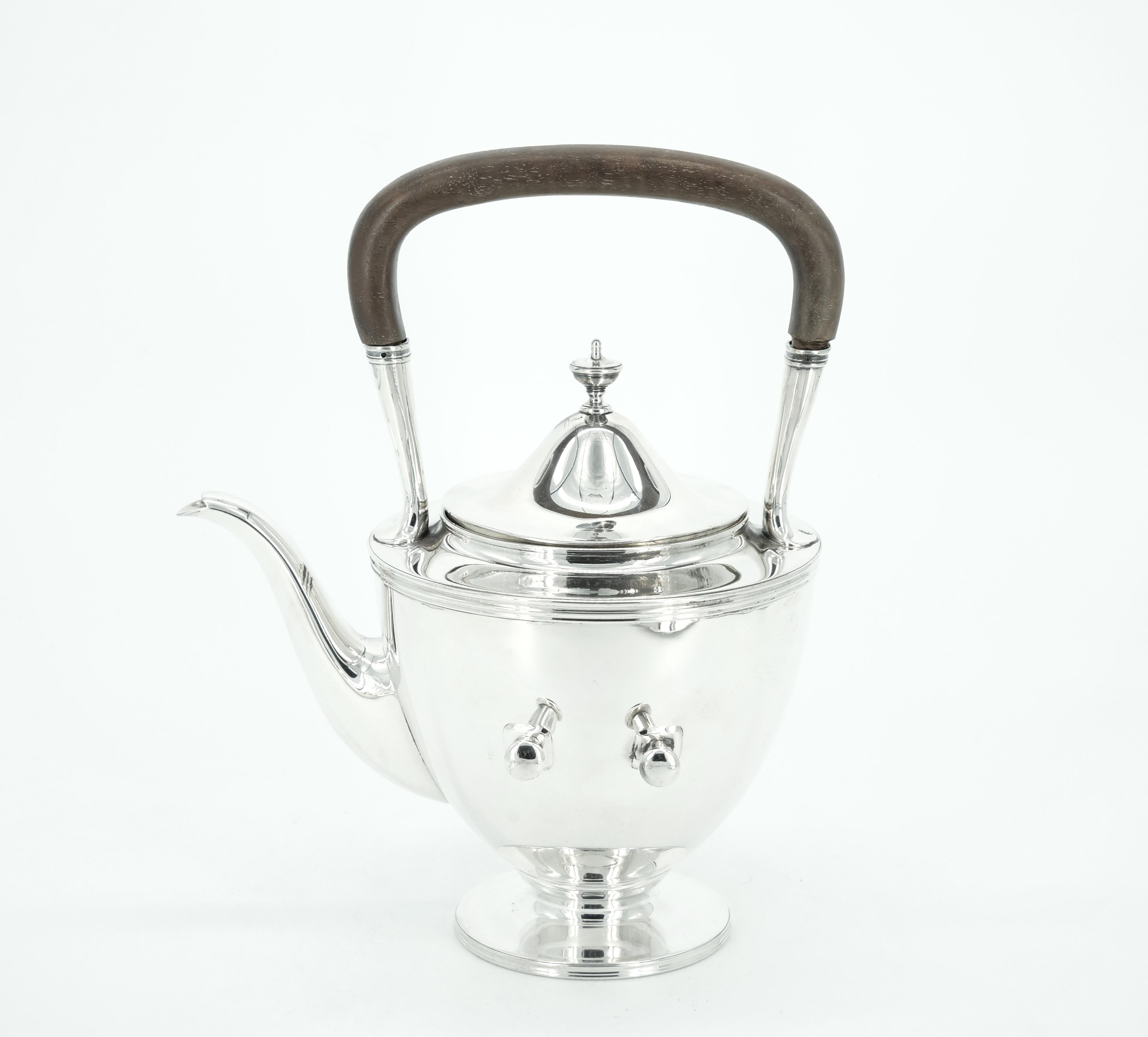 Vierteiliges Tee-/Kaffeeservice aus Sterlingsilber im klassischen Stil von Tiffany im Angebot 10