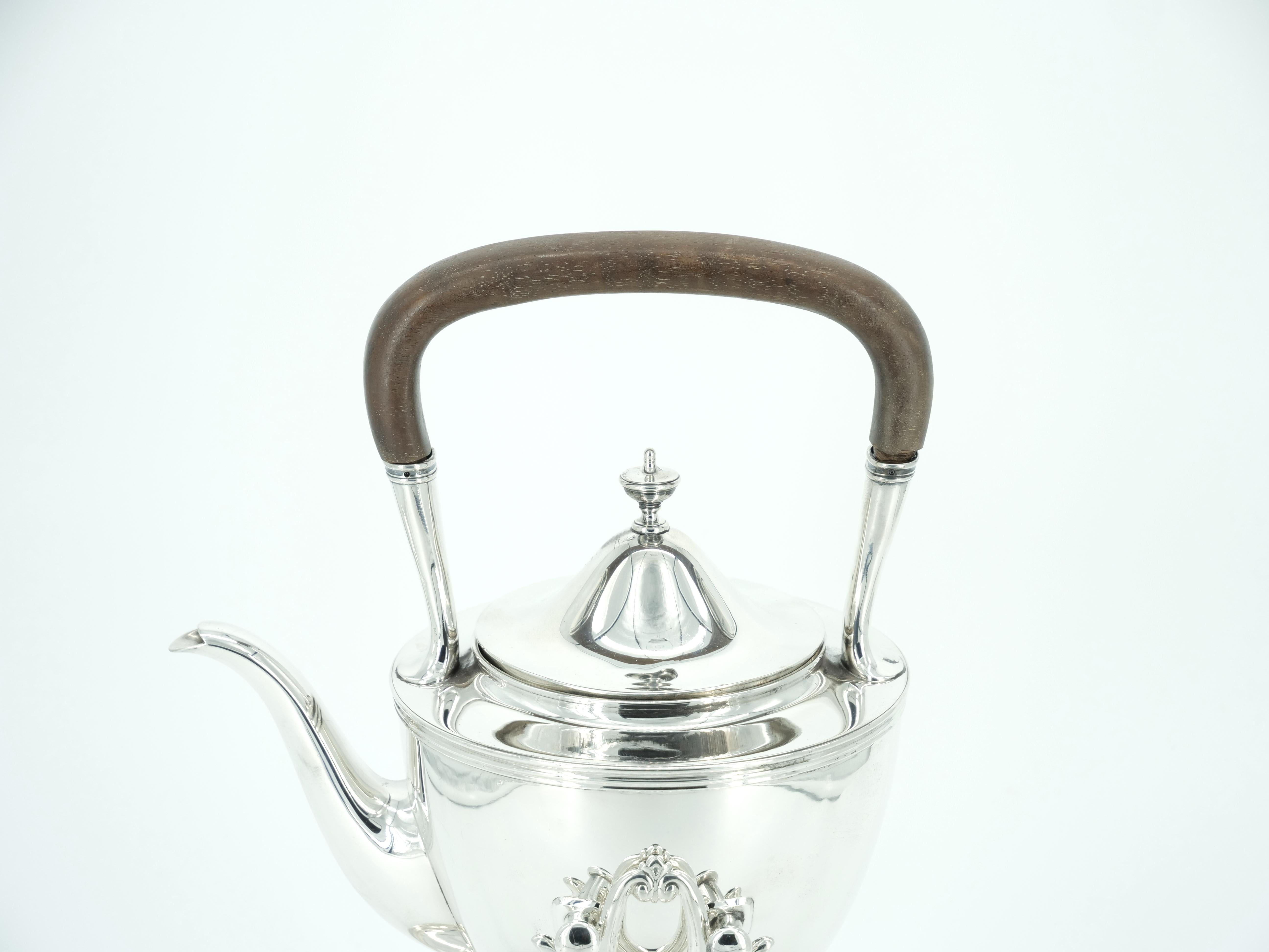 Vierteiliges Tee-/Kaffeeservice aus Sterlingsilber im klassischen Stil von Tiffany im Angebot 1