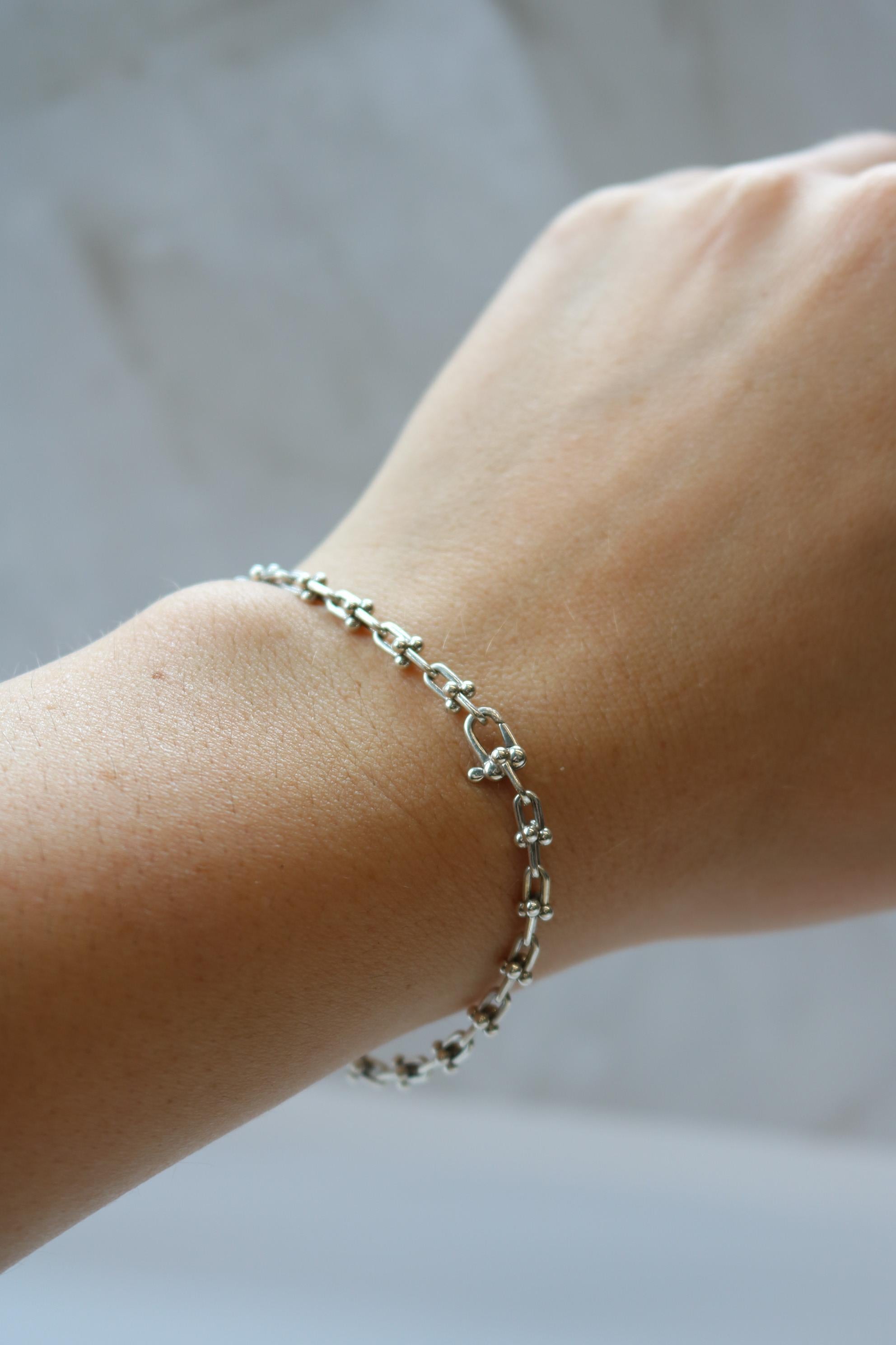 Moderno Tiffany A. Silver Bracciale Micro Link in argento massiccio lungo 7 pollici in vendita