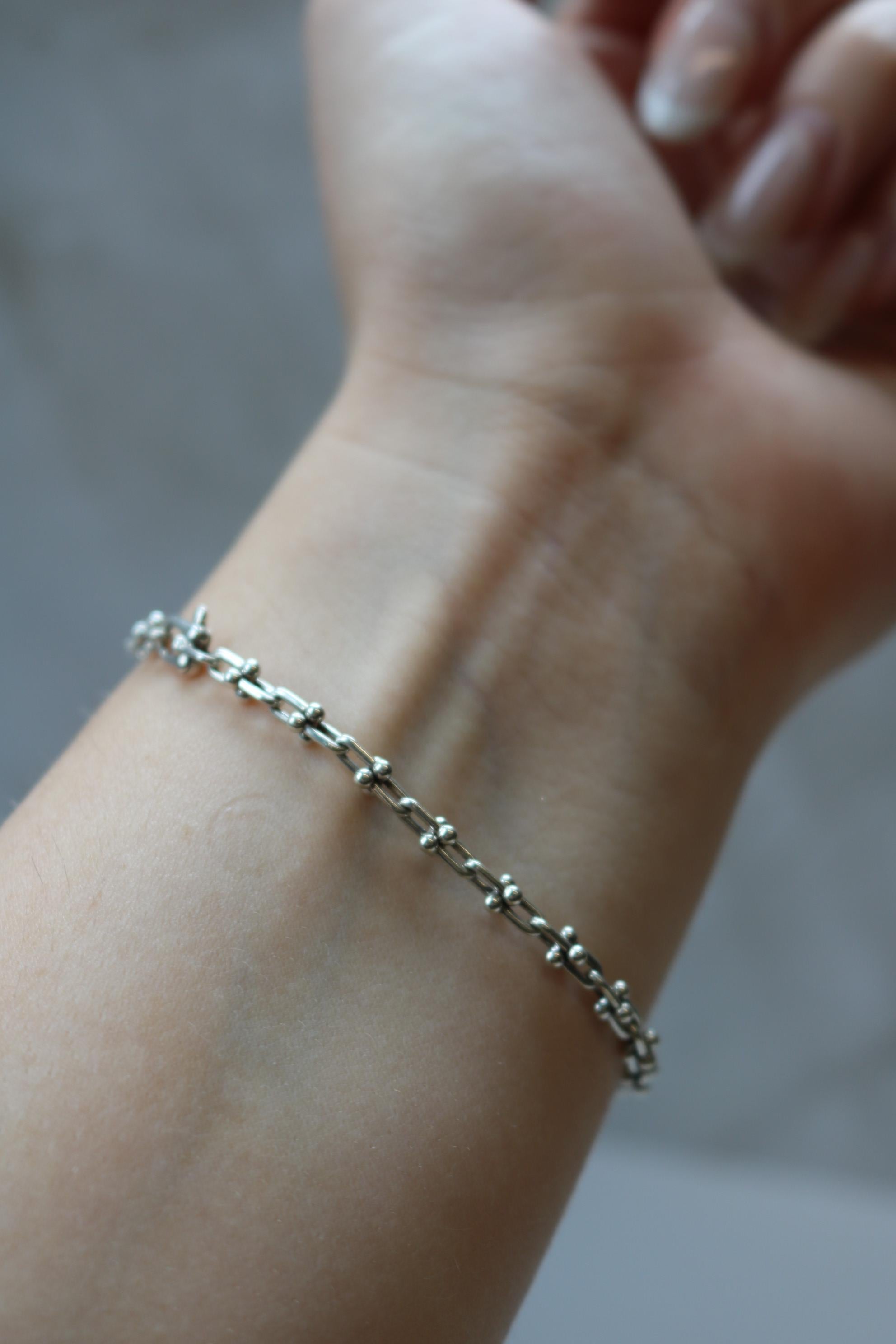 Tiffany A. Silver Bracciale Micro Link in argento massiccio lungo 7 pollici in vendita 4