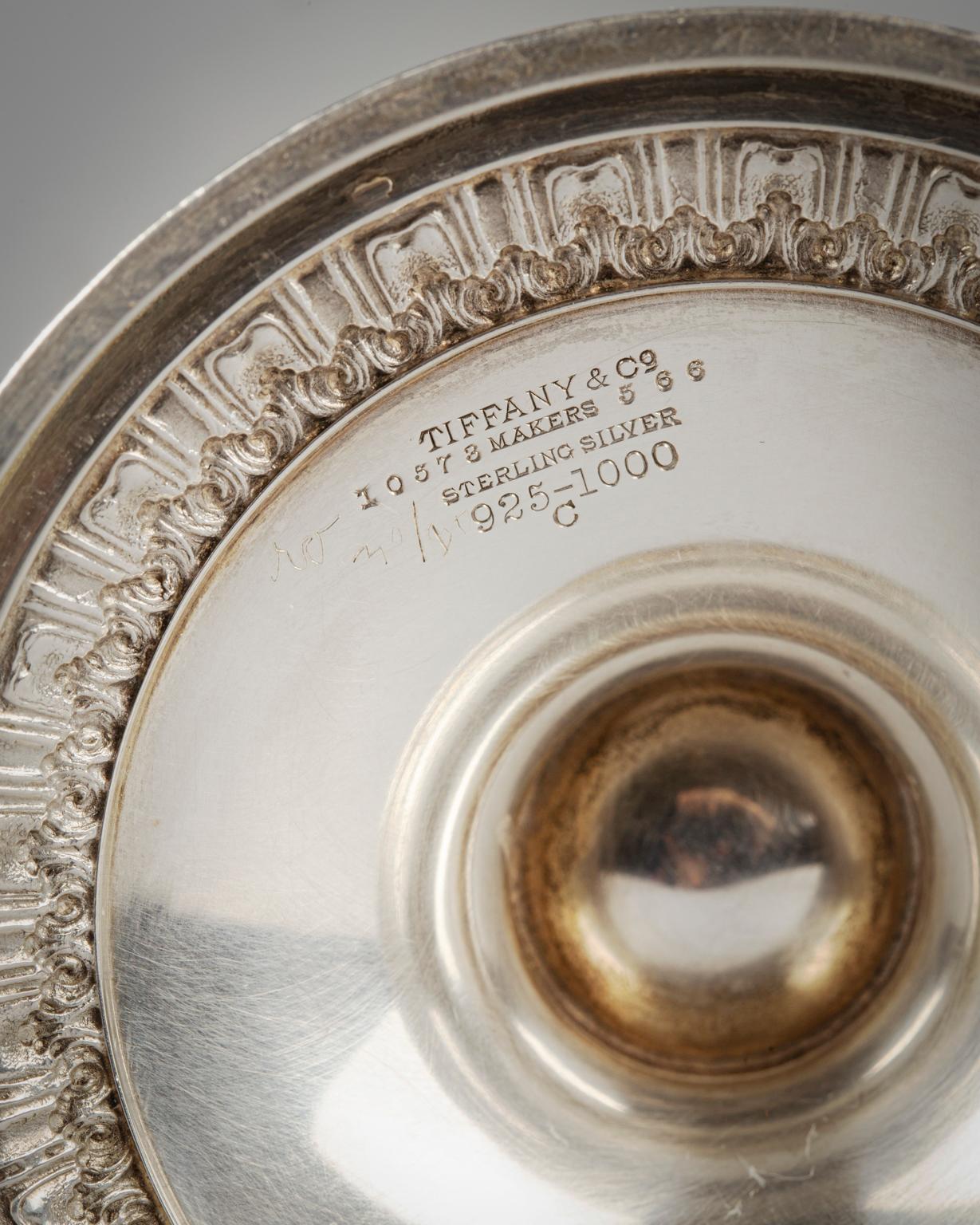Tiffany-Vase aus Sterlingsilber mit zwei Henkeln, 1902-1907 (Frühes 20. Jahrhundert) im Angebot