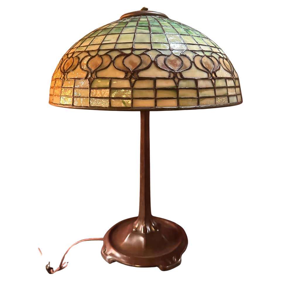 Tiffany Studios Swirling Lemon Leaf Table Lamp For Sale at 1stDibs