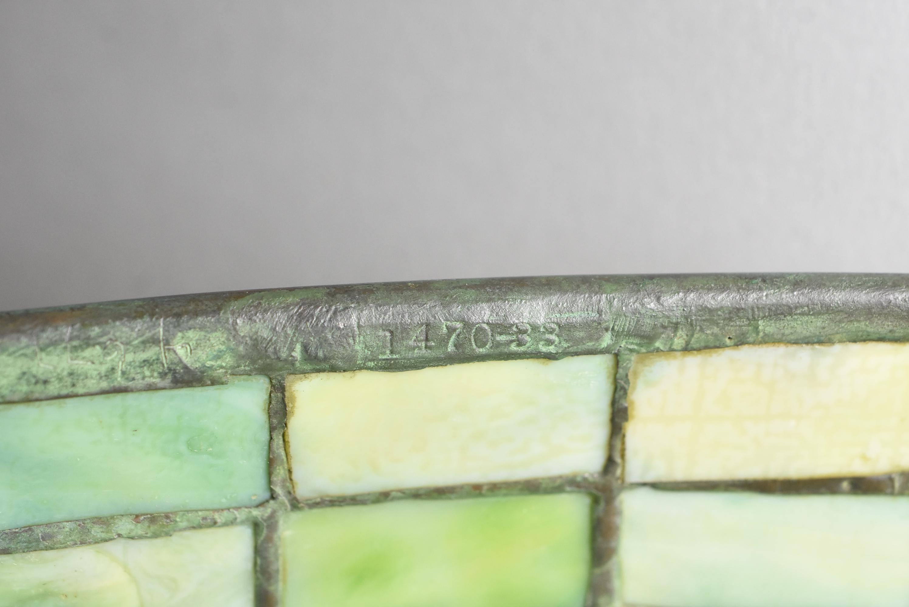 Tiffany Studios Lámpara de cristal emplomado con hoja de limón de 18