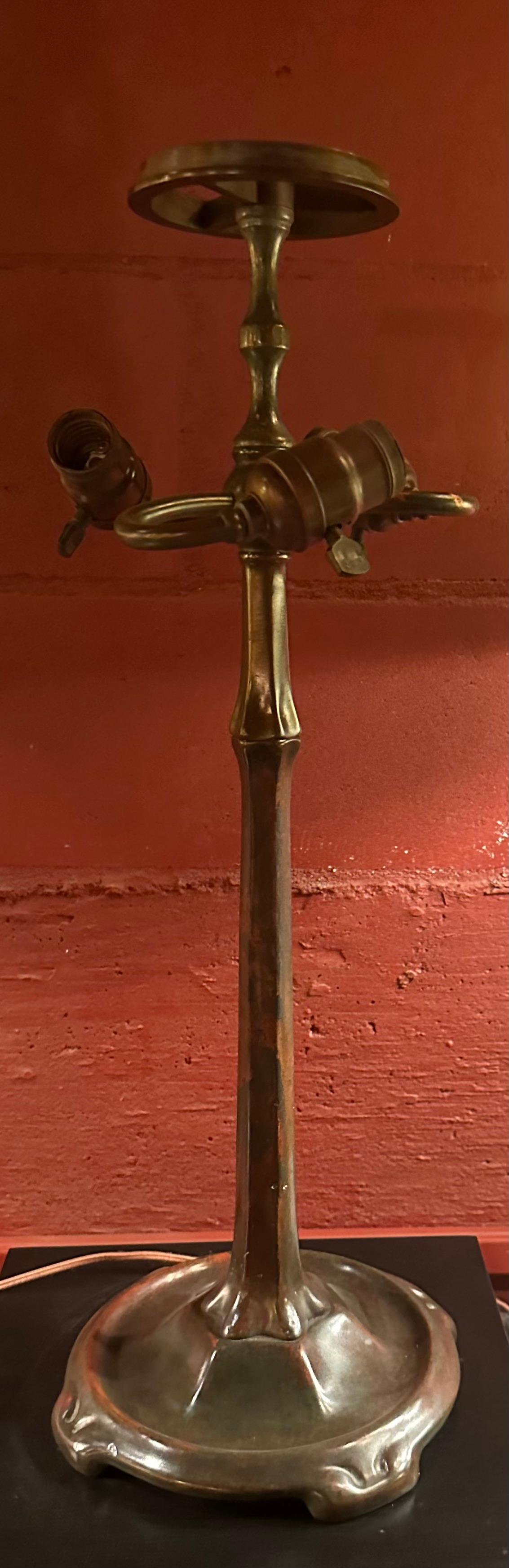 Tiffany Studios 18” “Whirling Leaf” Table Lamp In Good Condition For Sale In Bronx, NY