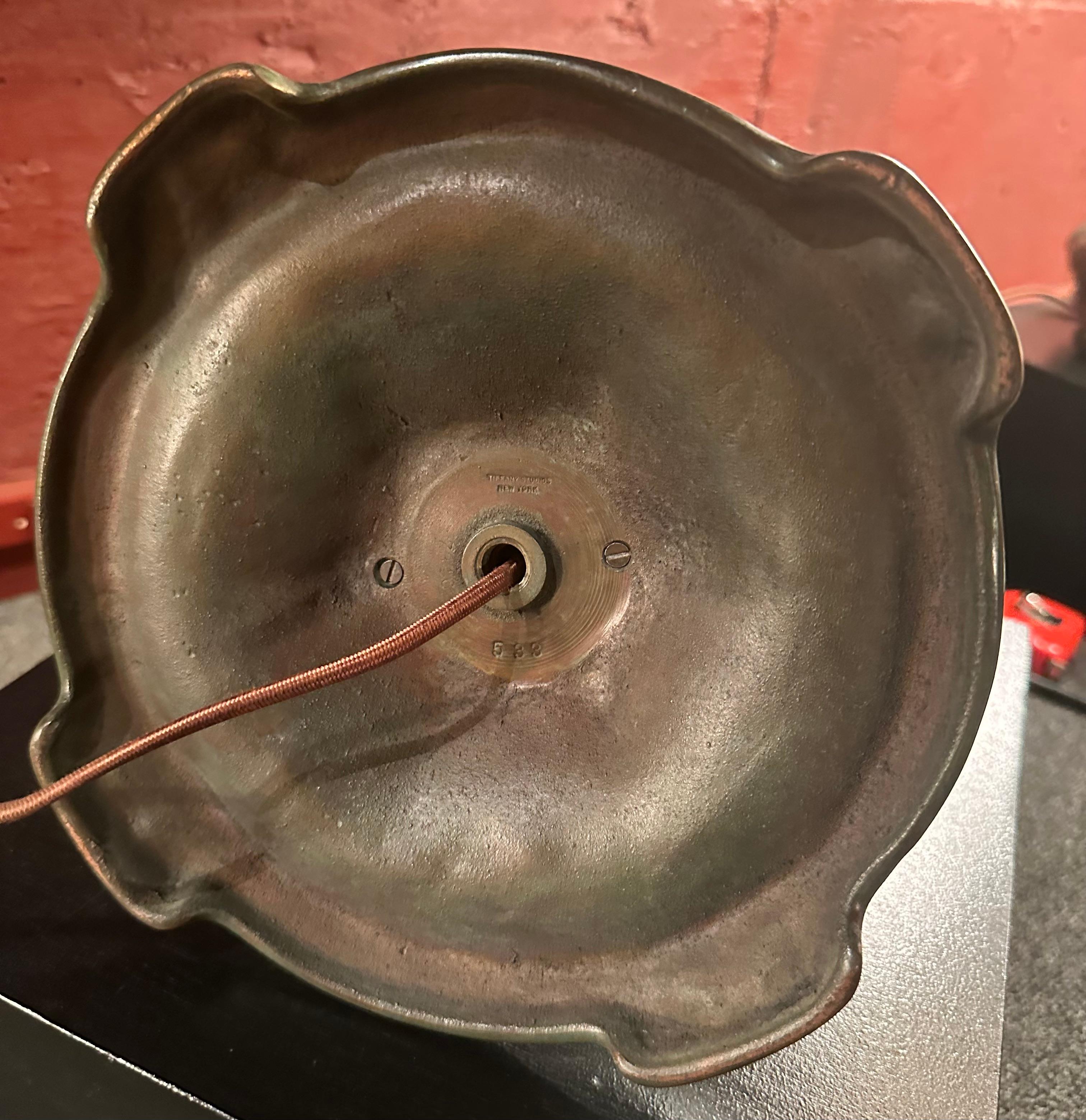 20th Century Tiffany Studios 18” “Whirling Leaf” Table Lamp For Sale