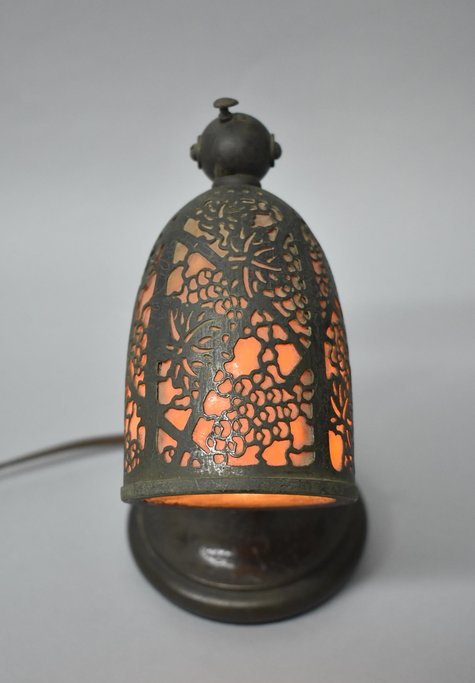 Art Nouveau Tiffany Studios #552 Bronze Slag Glass Grapevine Pattern Desk Lamp