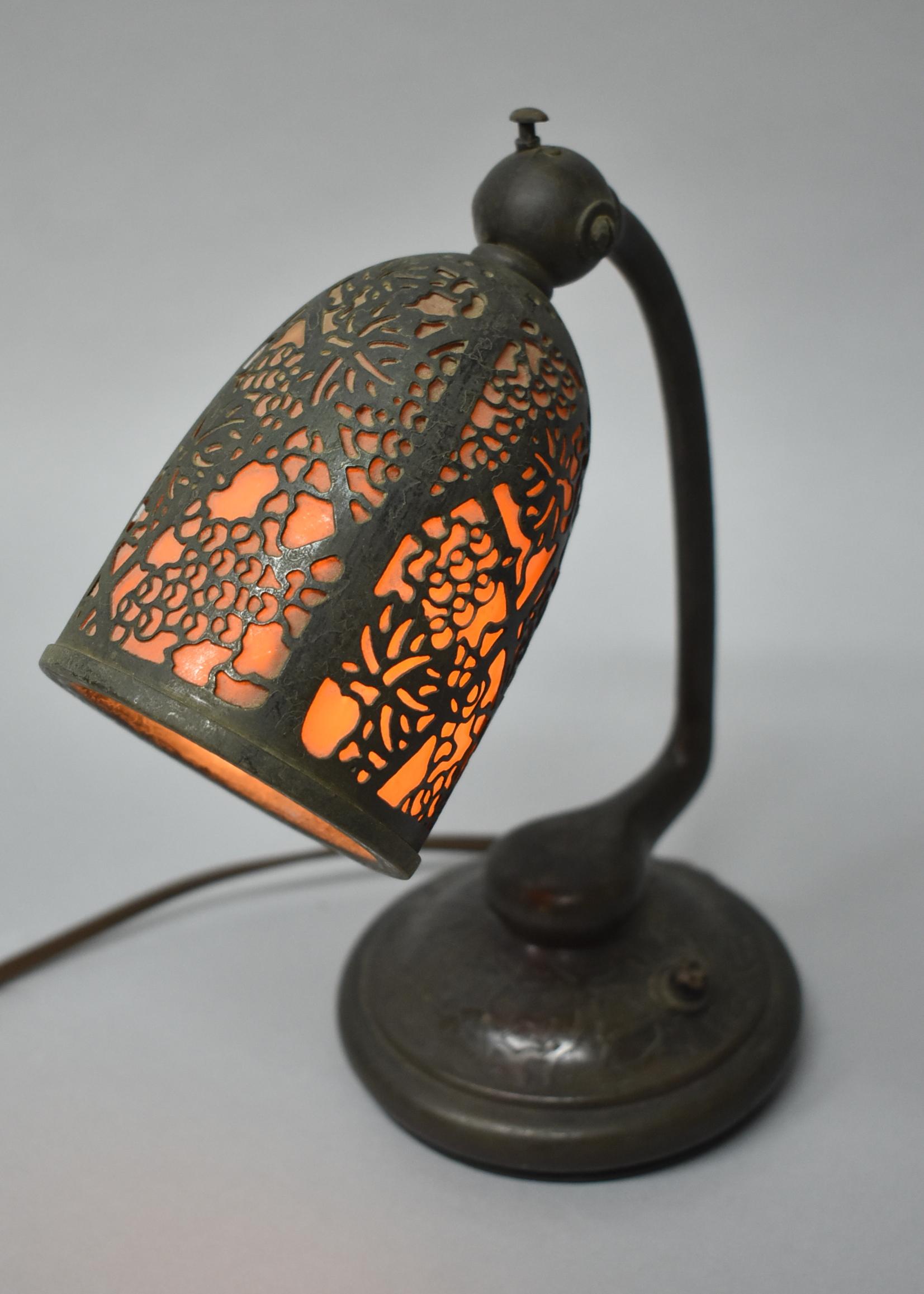 North American Tiffany Studios #552 Bronze Slag Glass Grapevine Pattern Desk Lamp